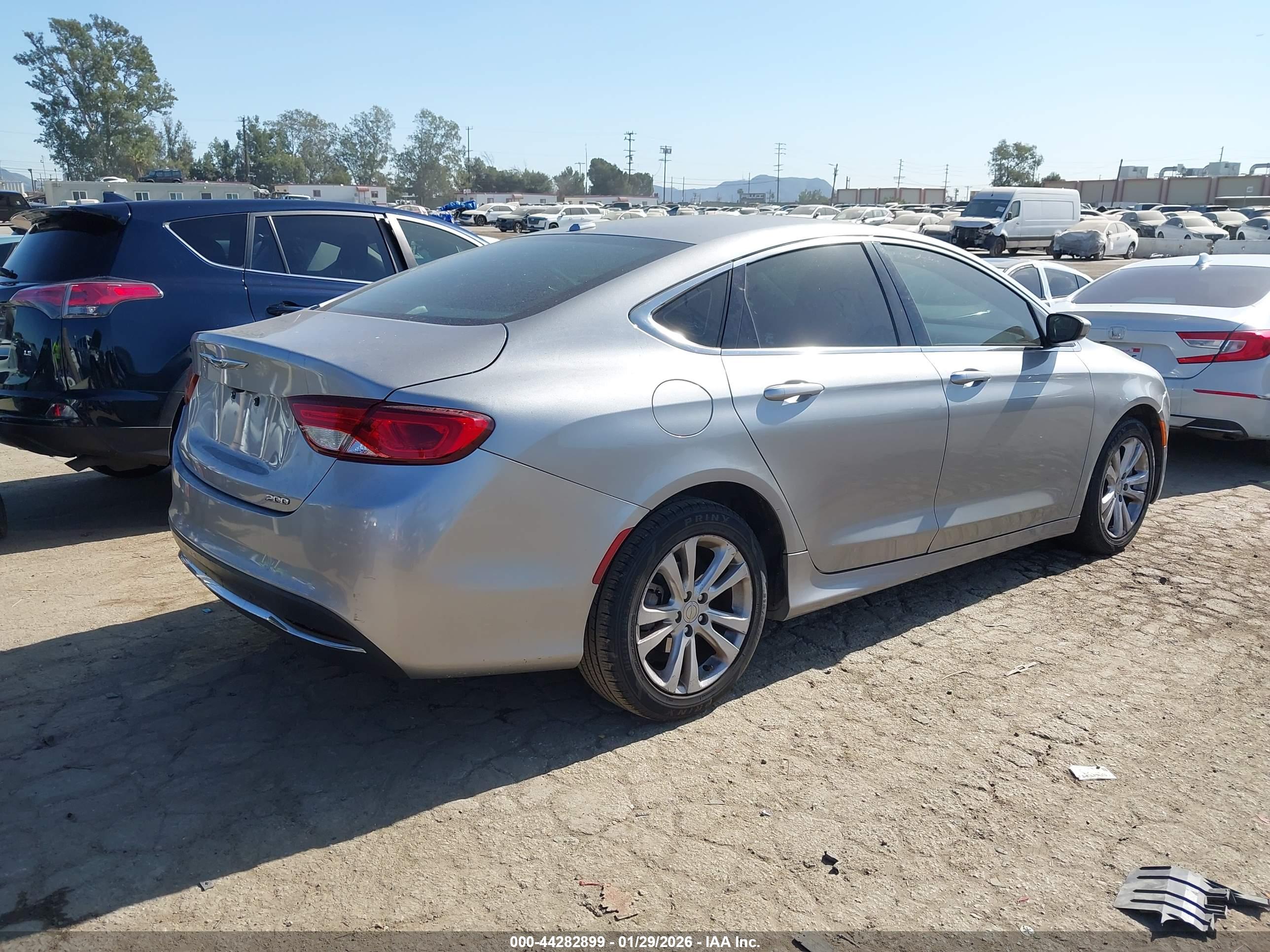CHRYSLER 200 image 4