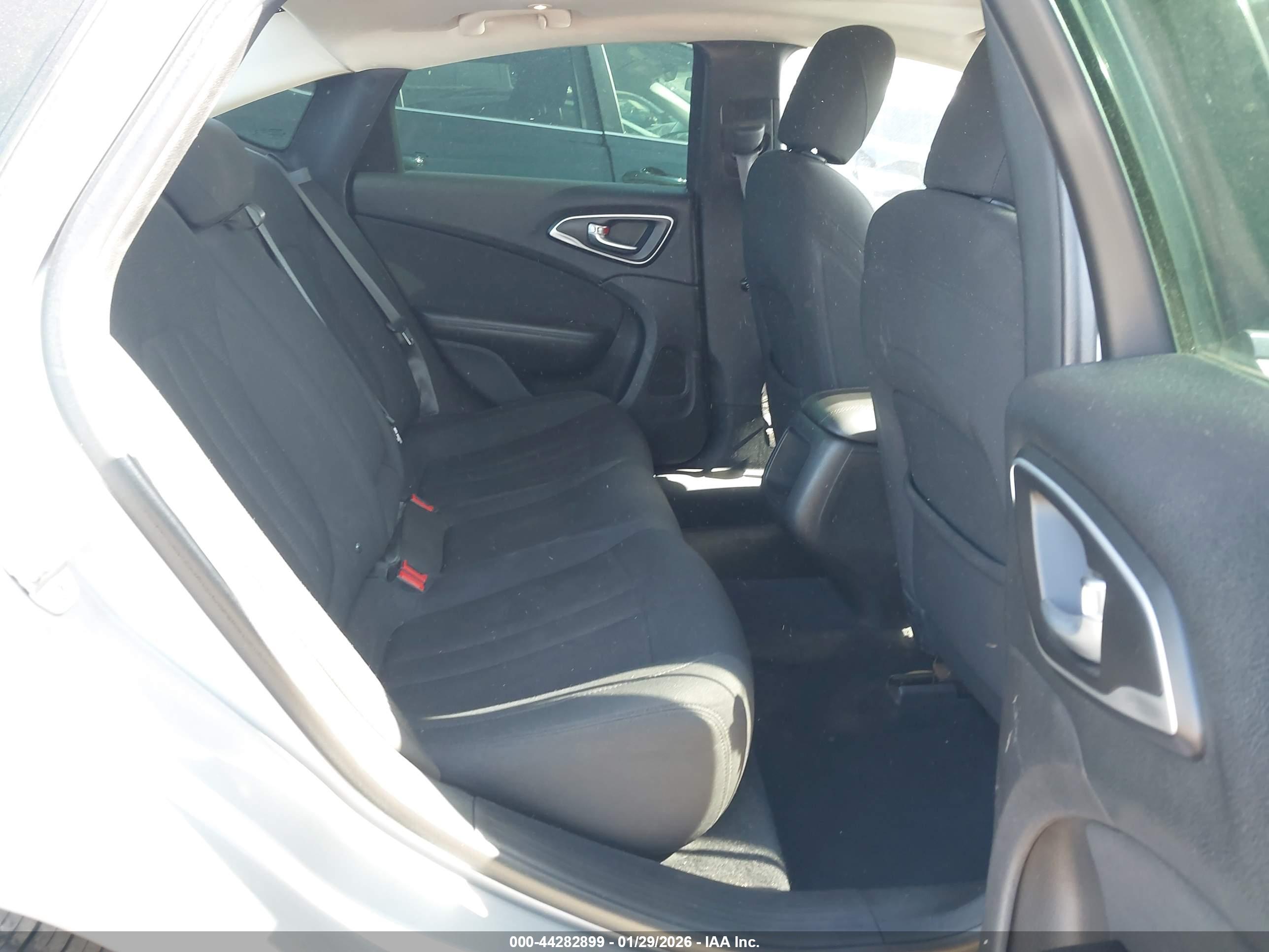 CHRYSLER 200 image 8