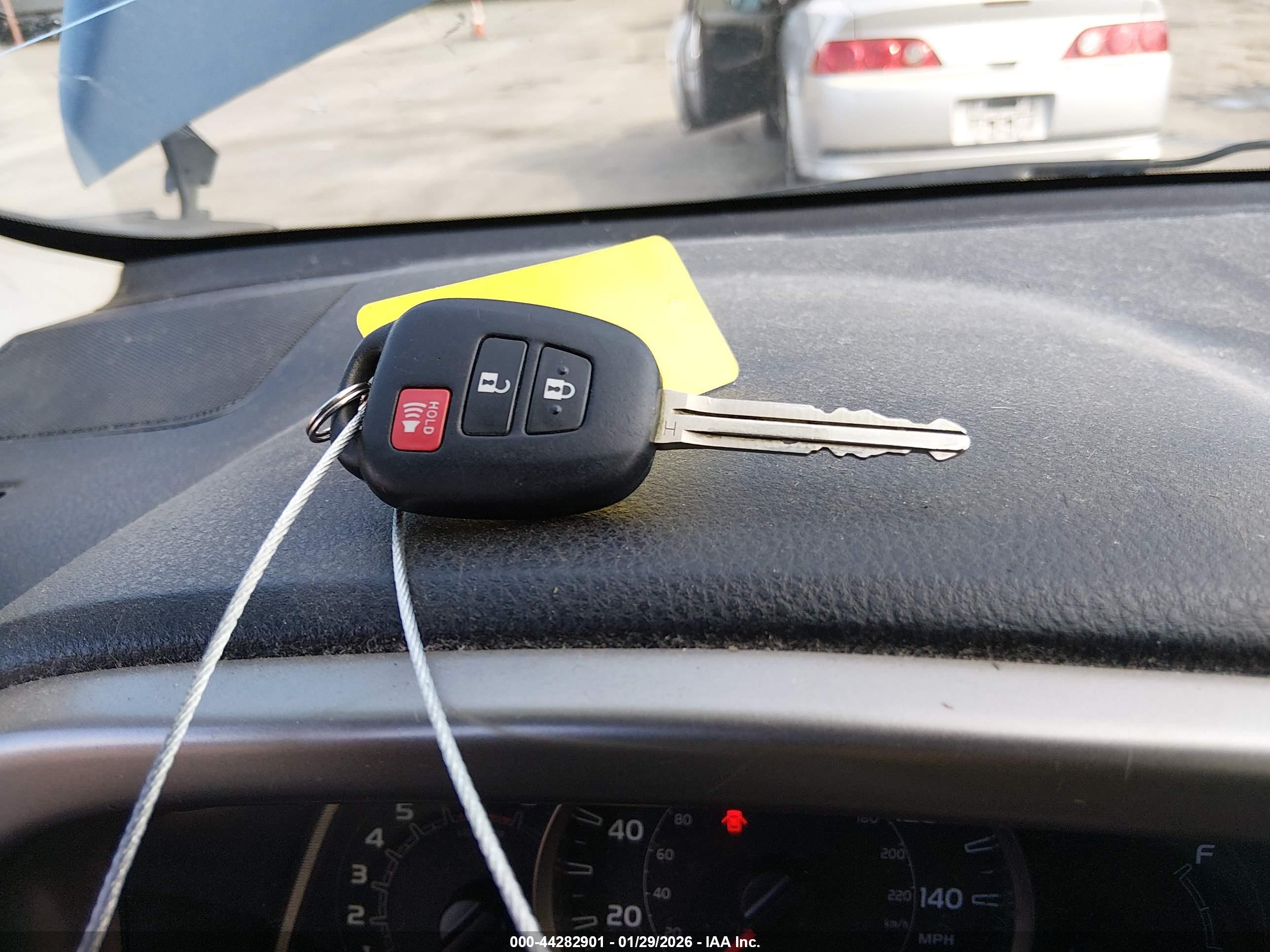 TOYOTA RAV4 image 11