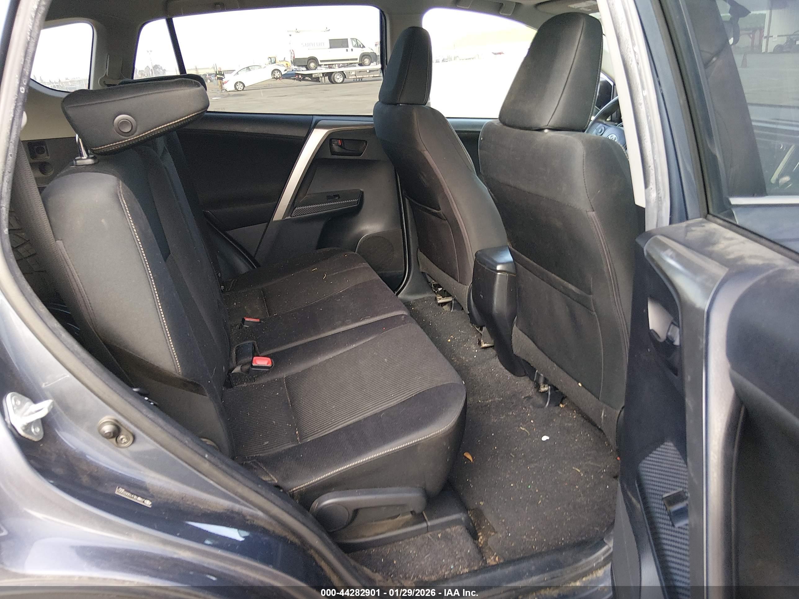 TOYOTA RAV4 image 8