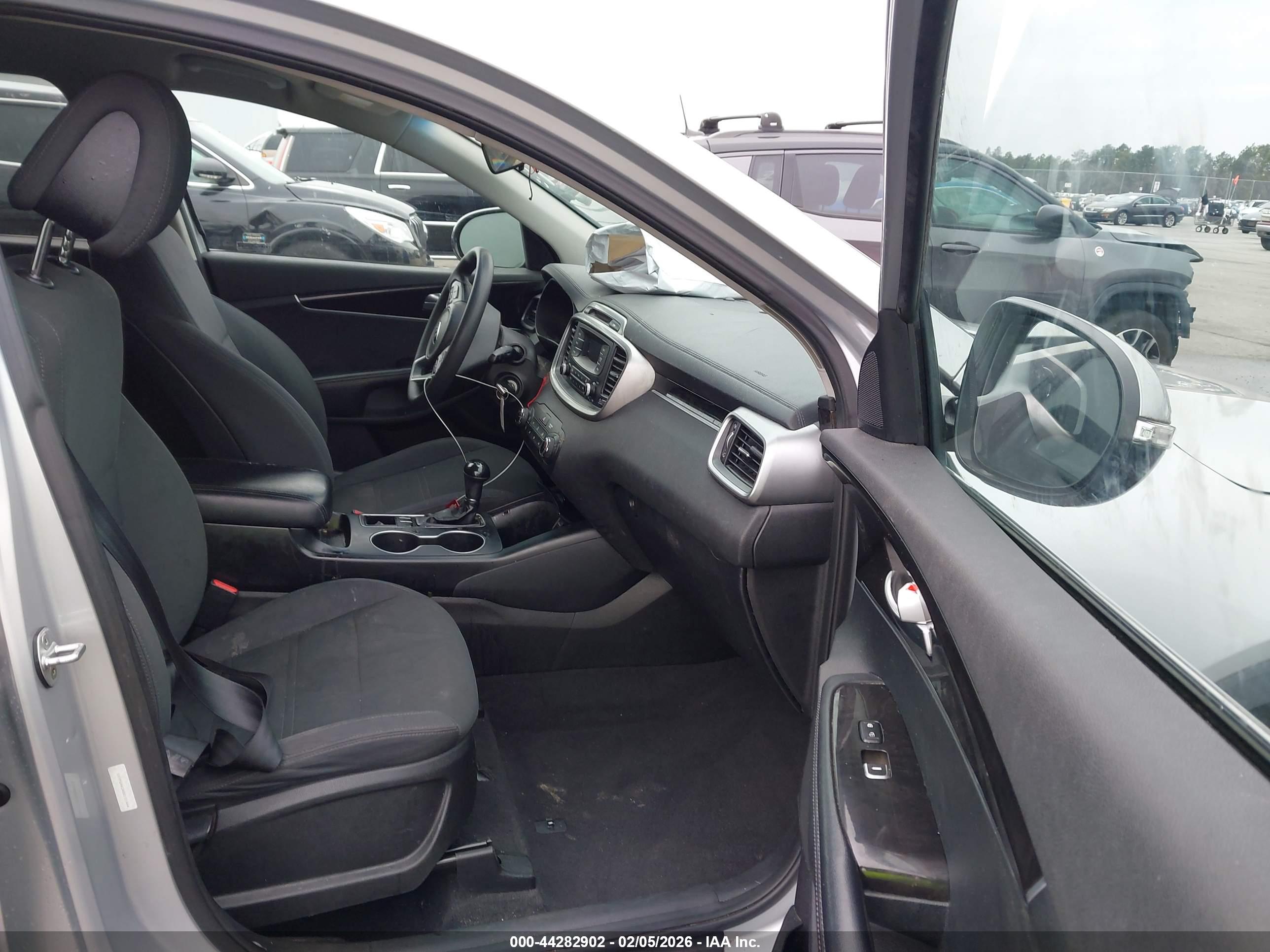KIA SORENTO image 5