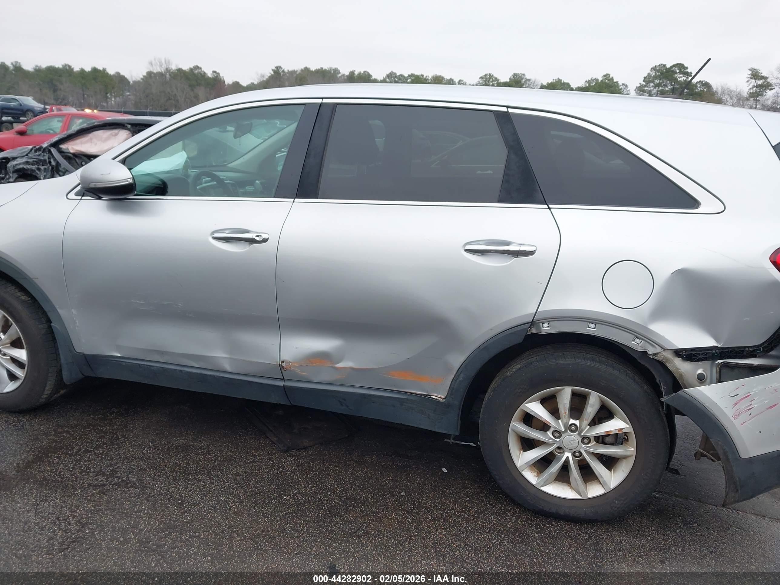 KIA SORENTO image 6