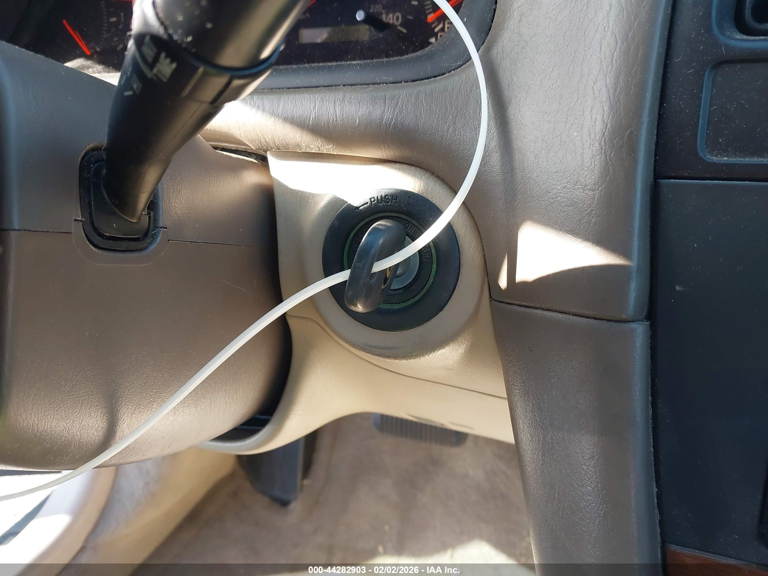 LEXUS ES image 11