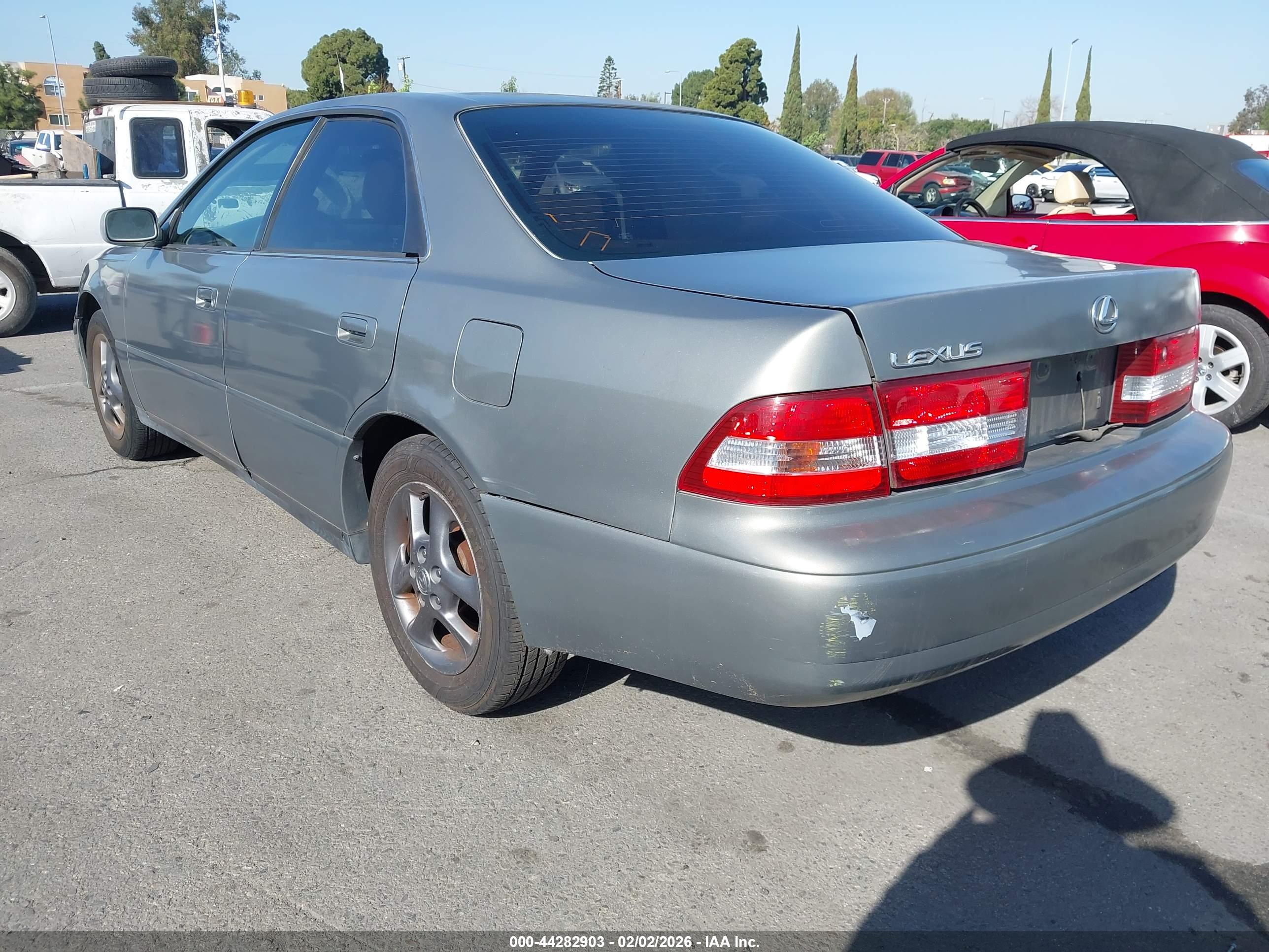 LEXUS ES image 3