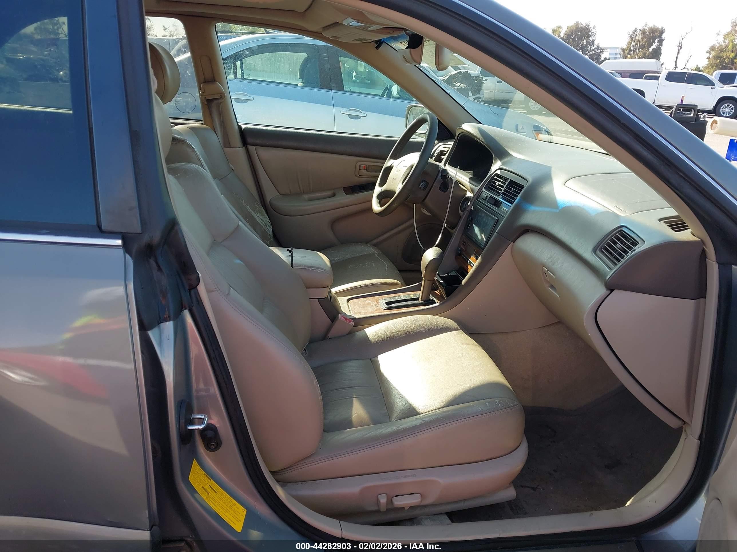 LEXUS ES image 5
