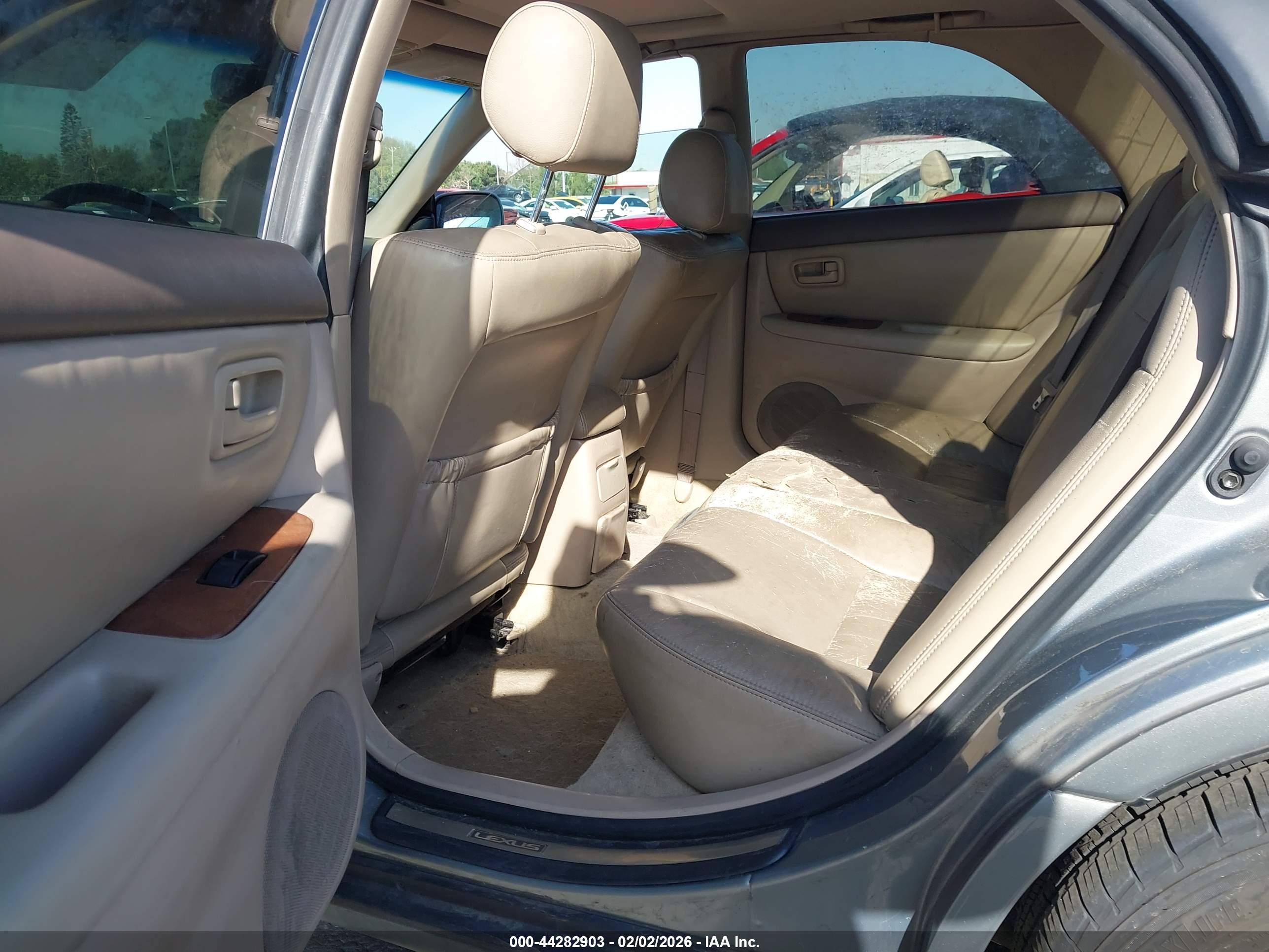 LEXUS ES image 8