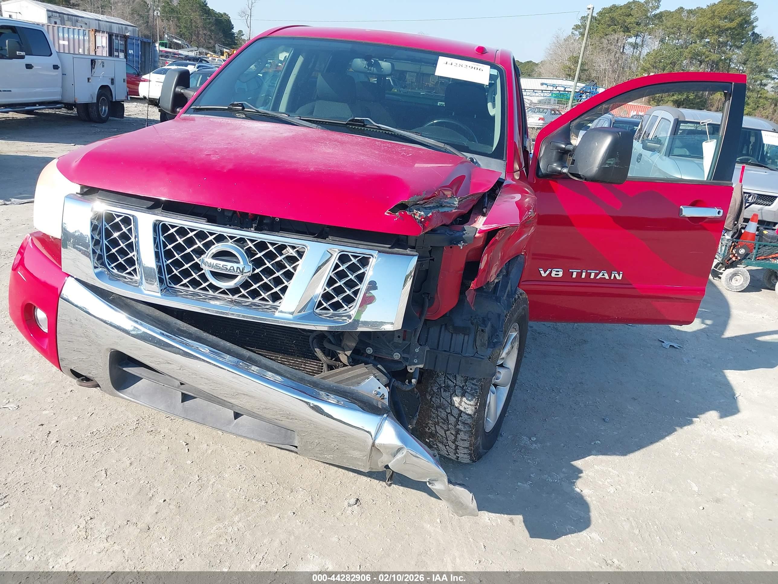 NISSAN TITAN image 6