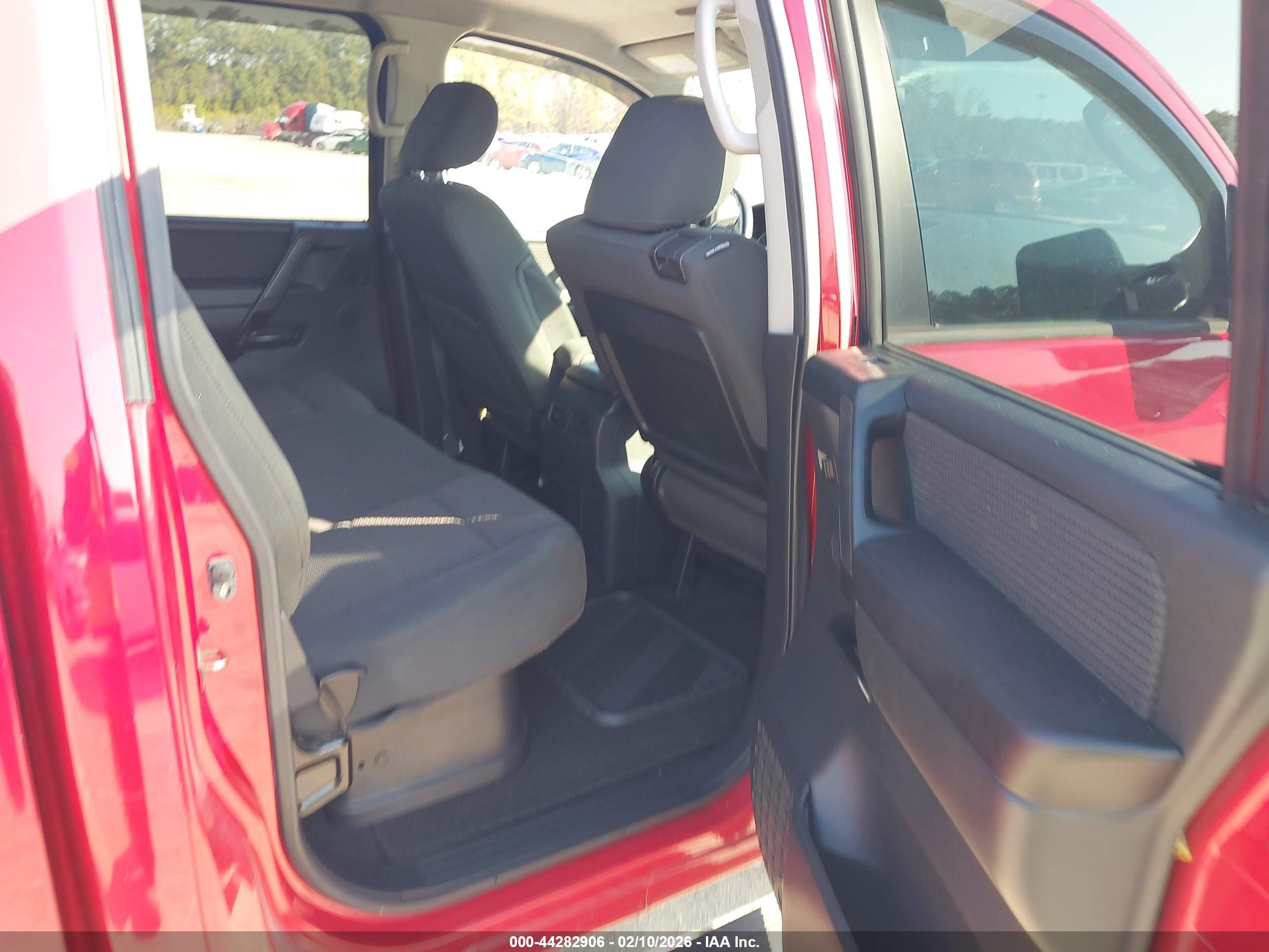 NISSAN TITAN image 8