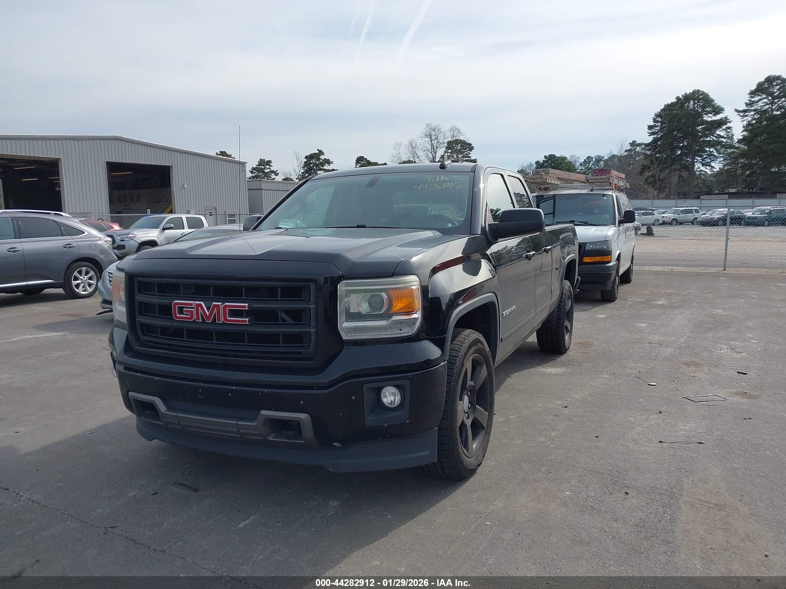 GMC SIERRA image 2
