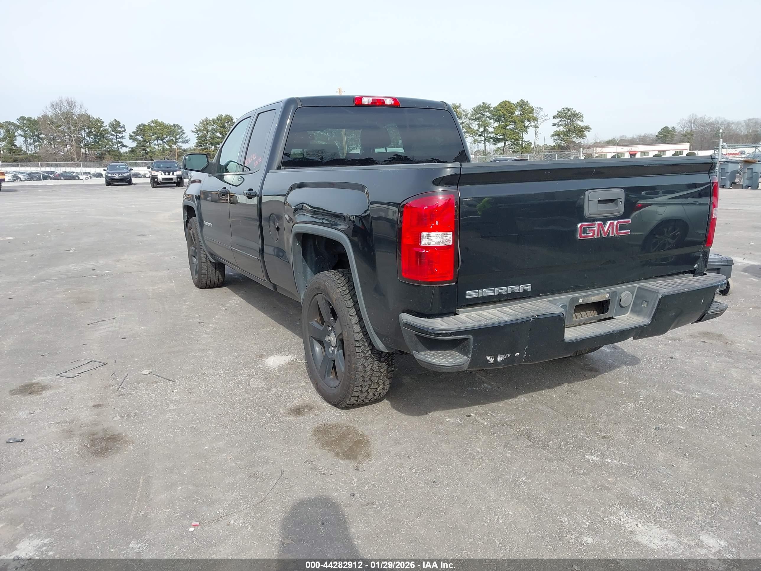 GMC SIERRA image 3