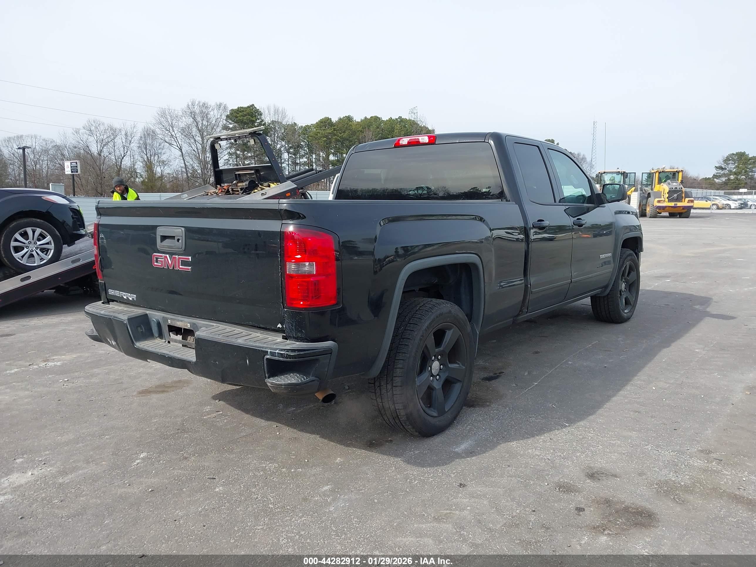 GMC SIERRA image 4