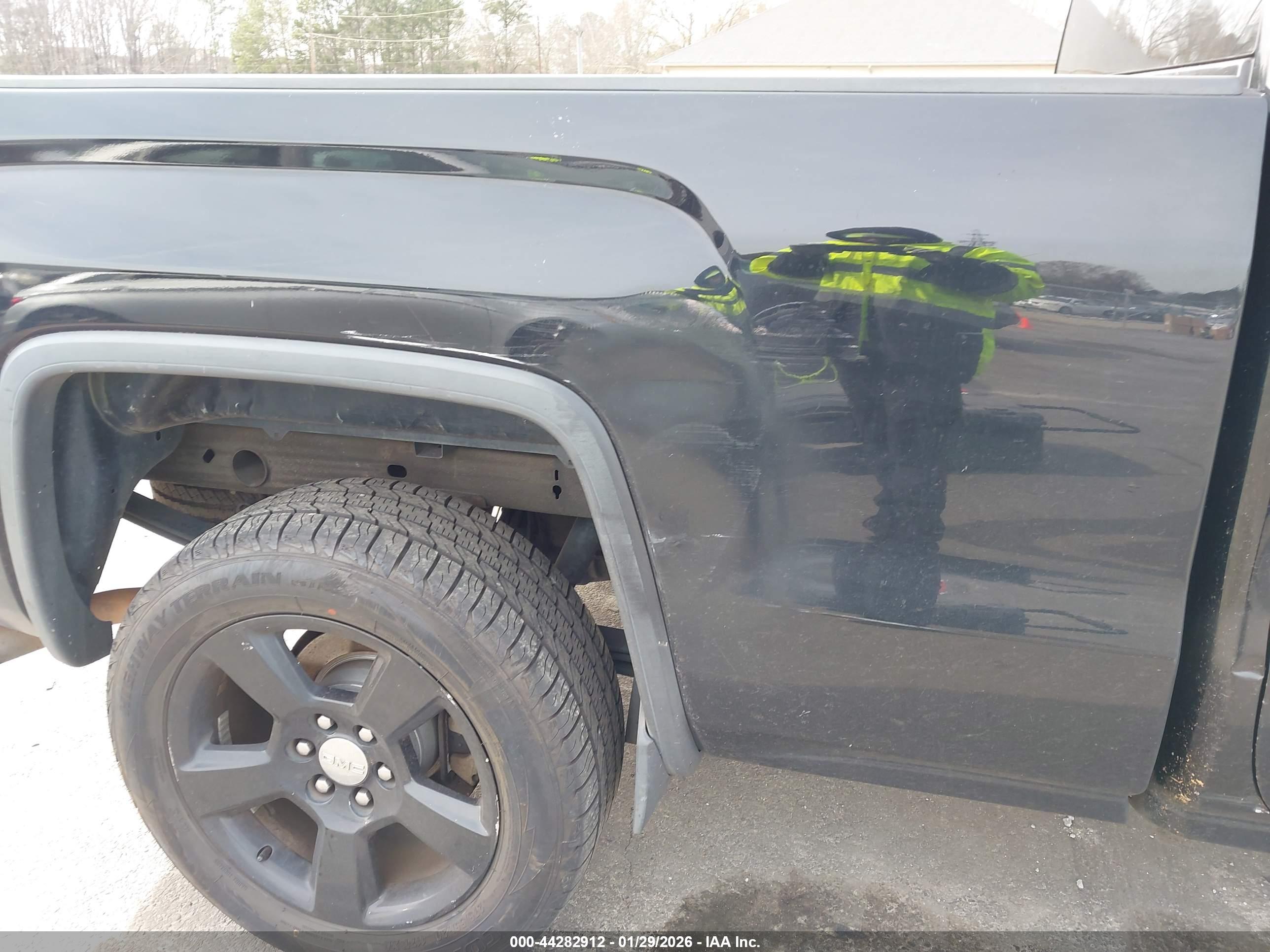 GMC SIERRA image 6