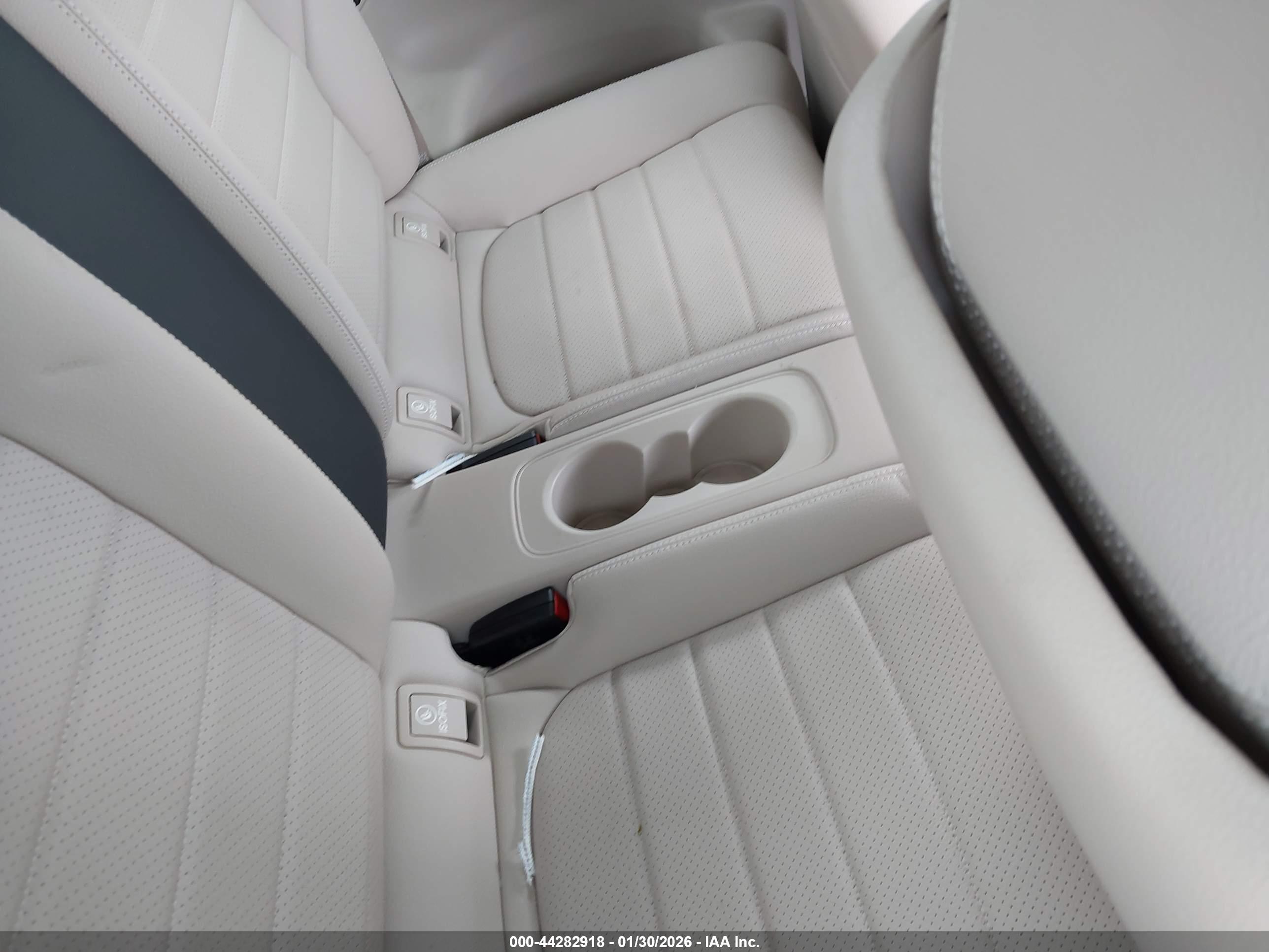 MERCEDES-BENZ C image 8