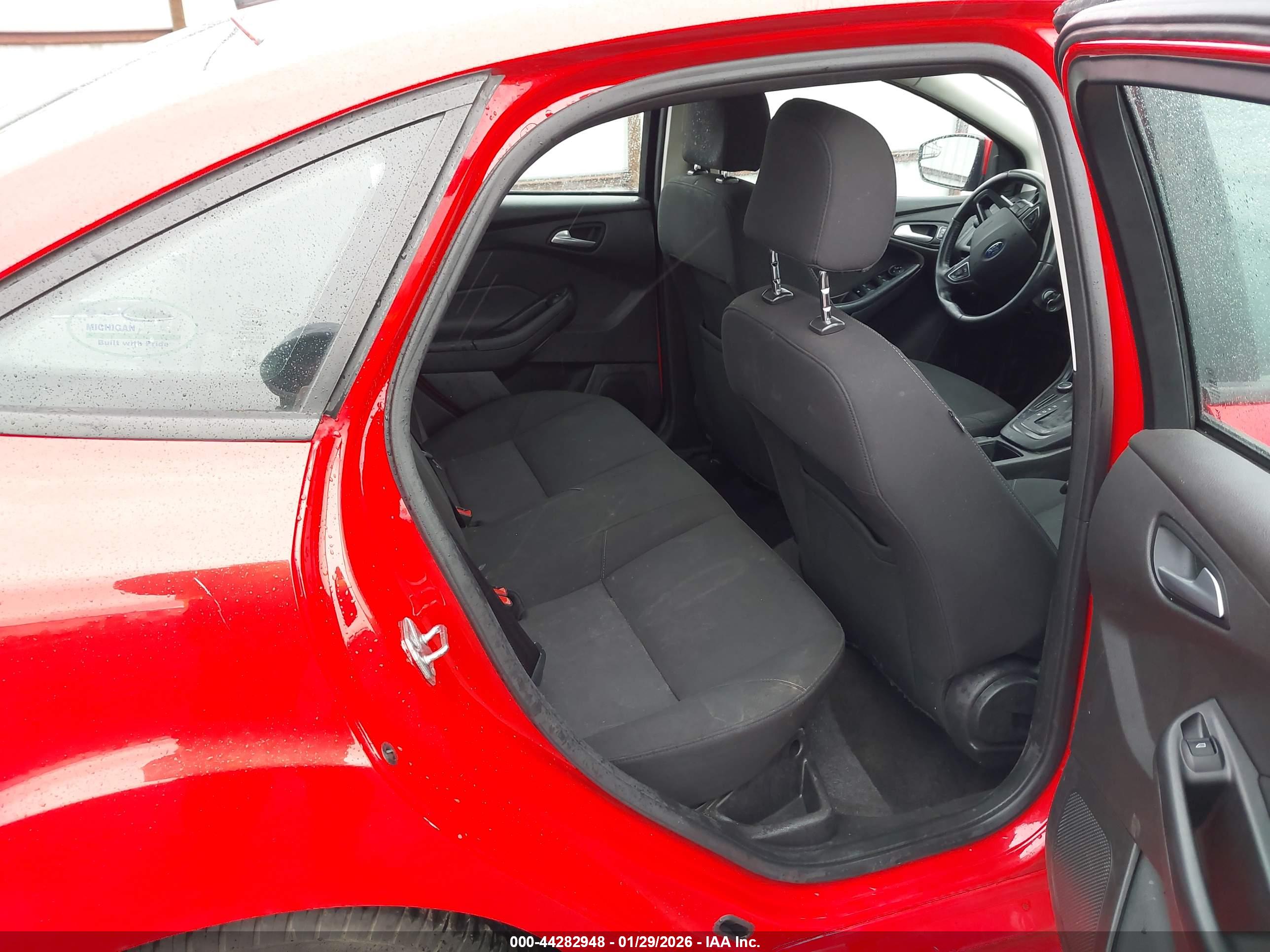 FORD FOCUS image 8