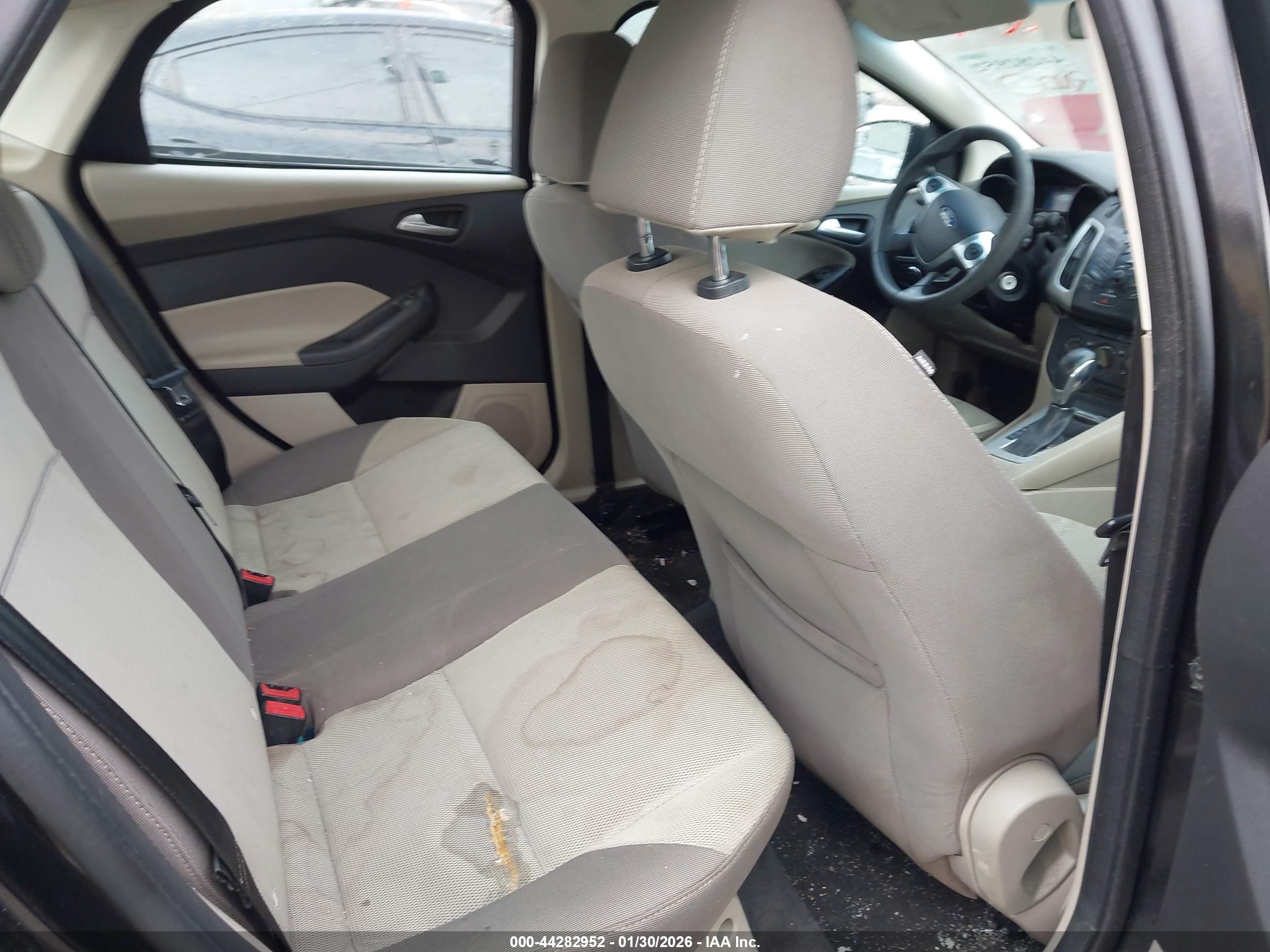 FORD FOCUS image 8