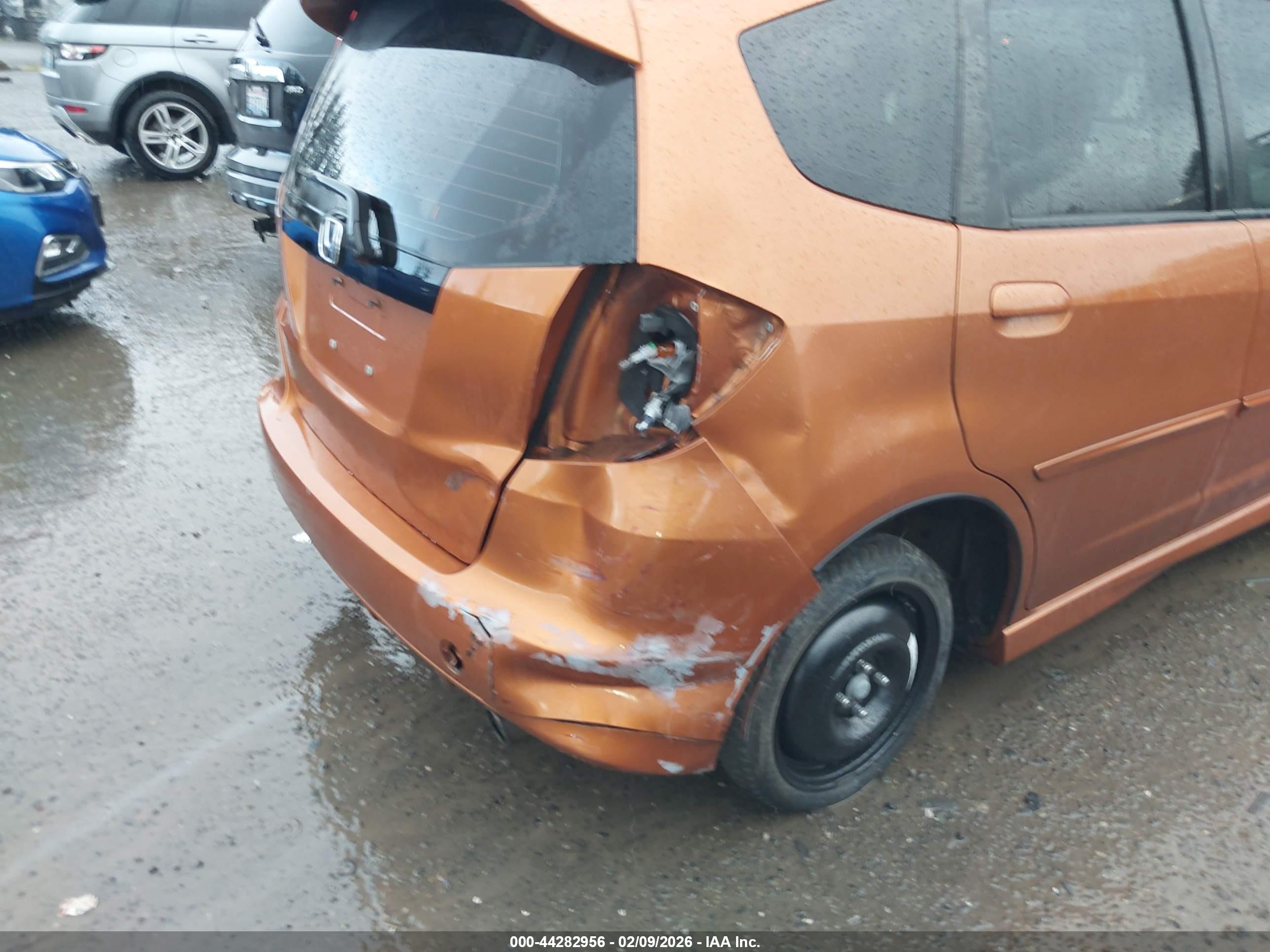 HONDA FIT image 6