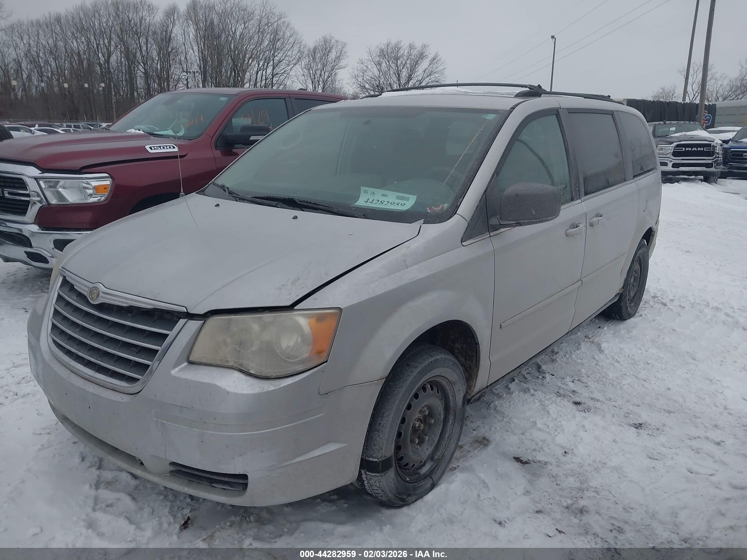 CHRYSLER TOWN image 2