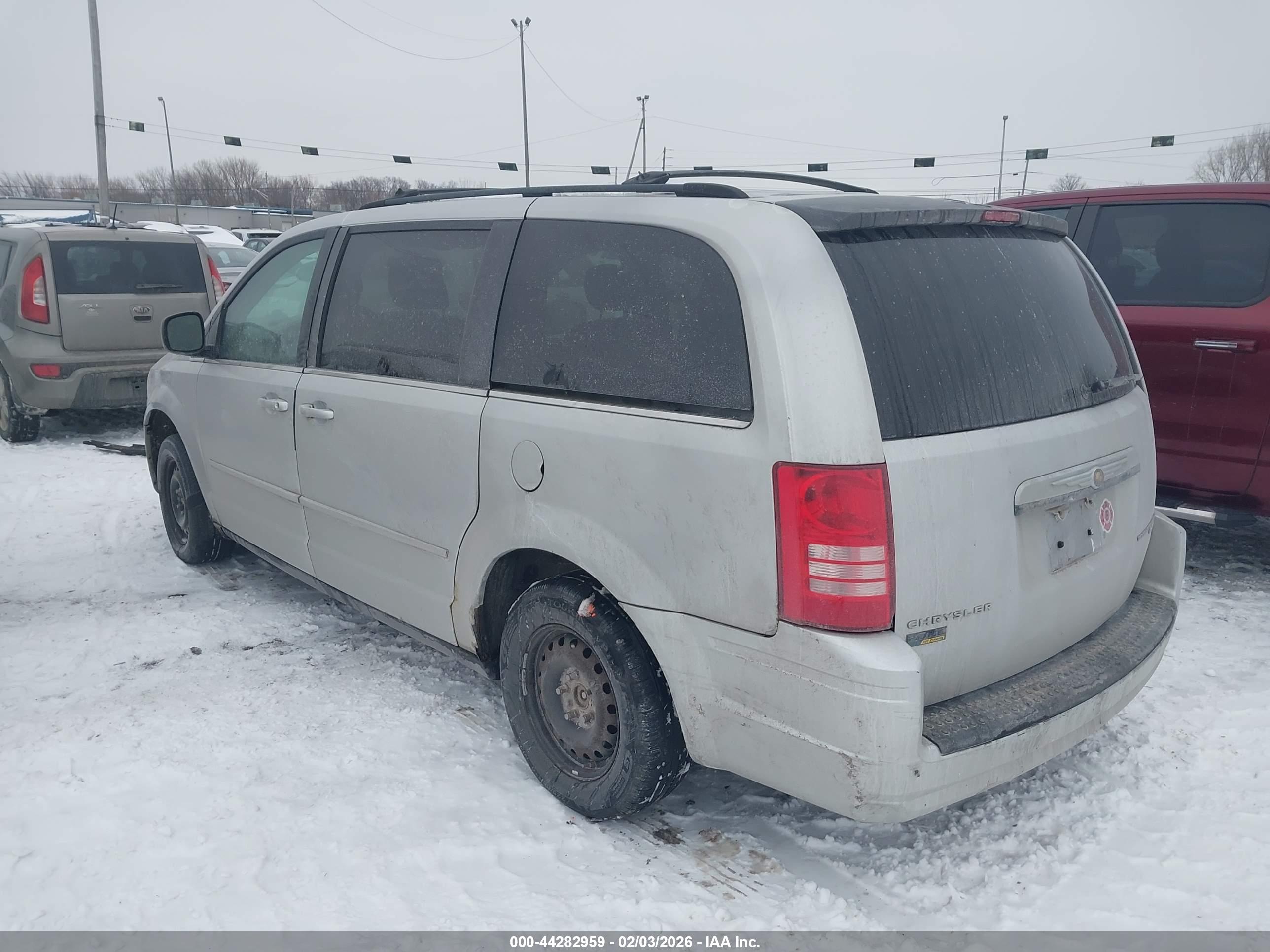 CHRYSLER TOWN image 3