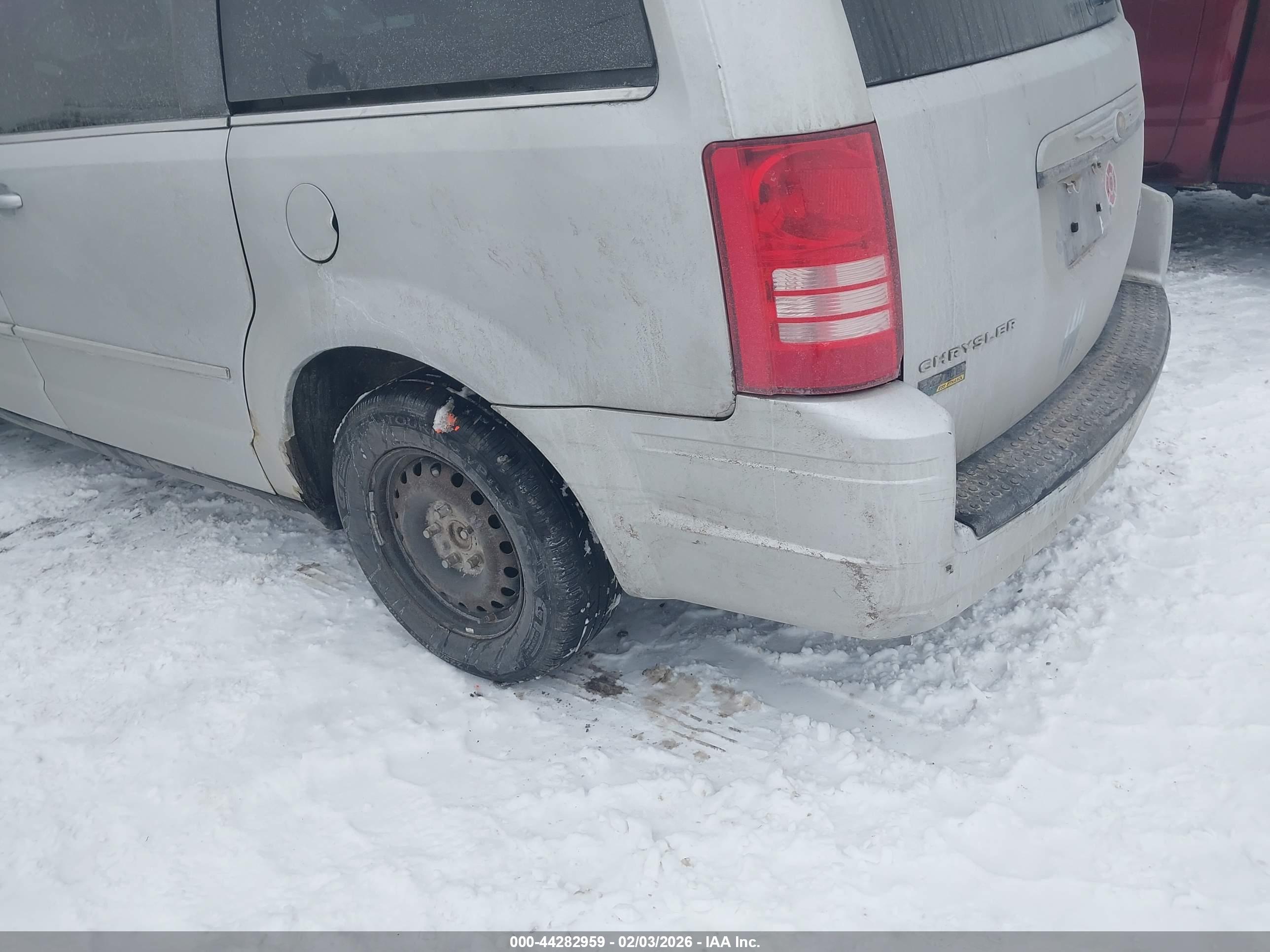 CHRYSLER TOWN image 6