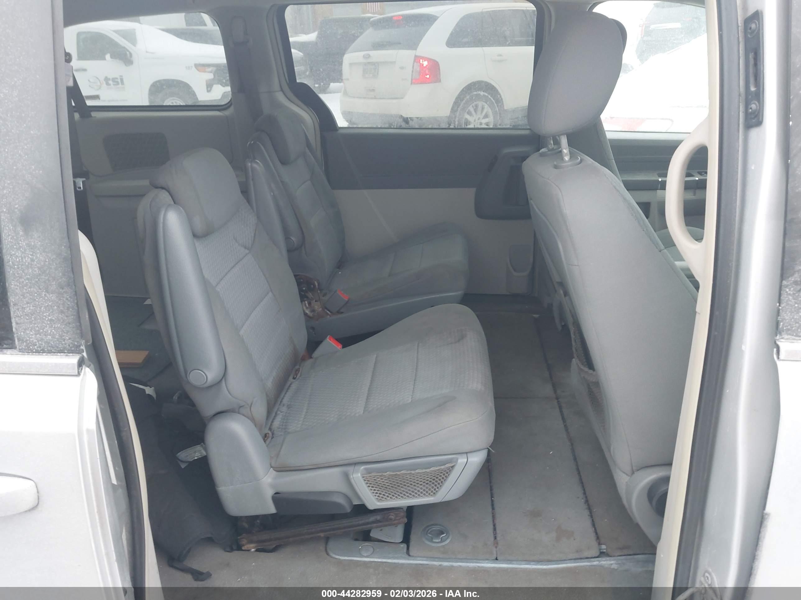 CHRYSLER TOWN image 8