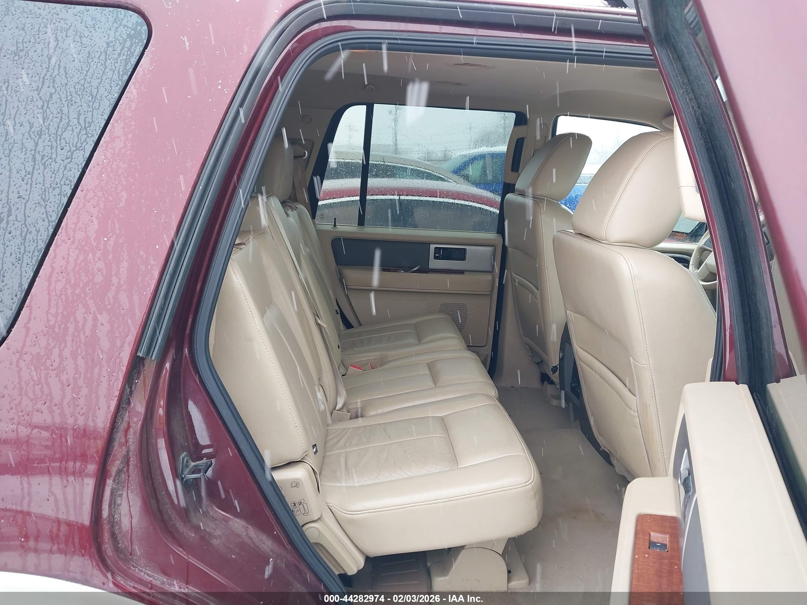 FORD EXPEDITION image 8