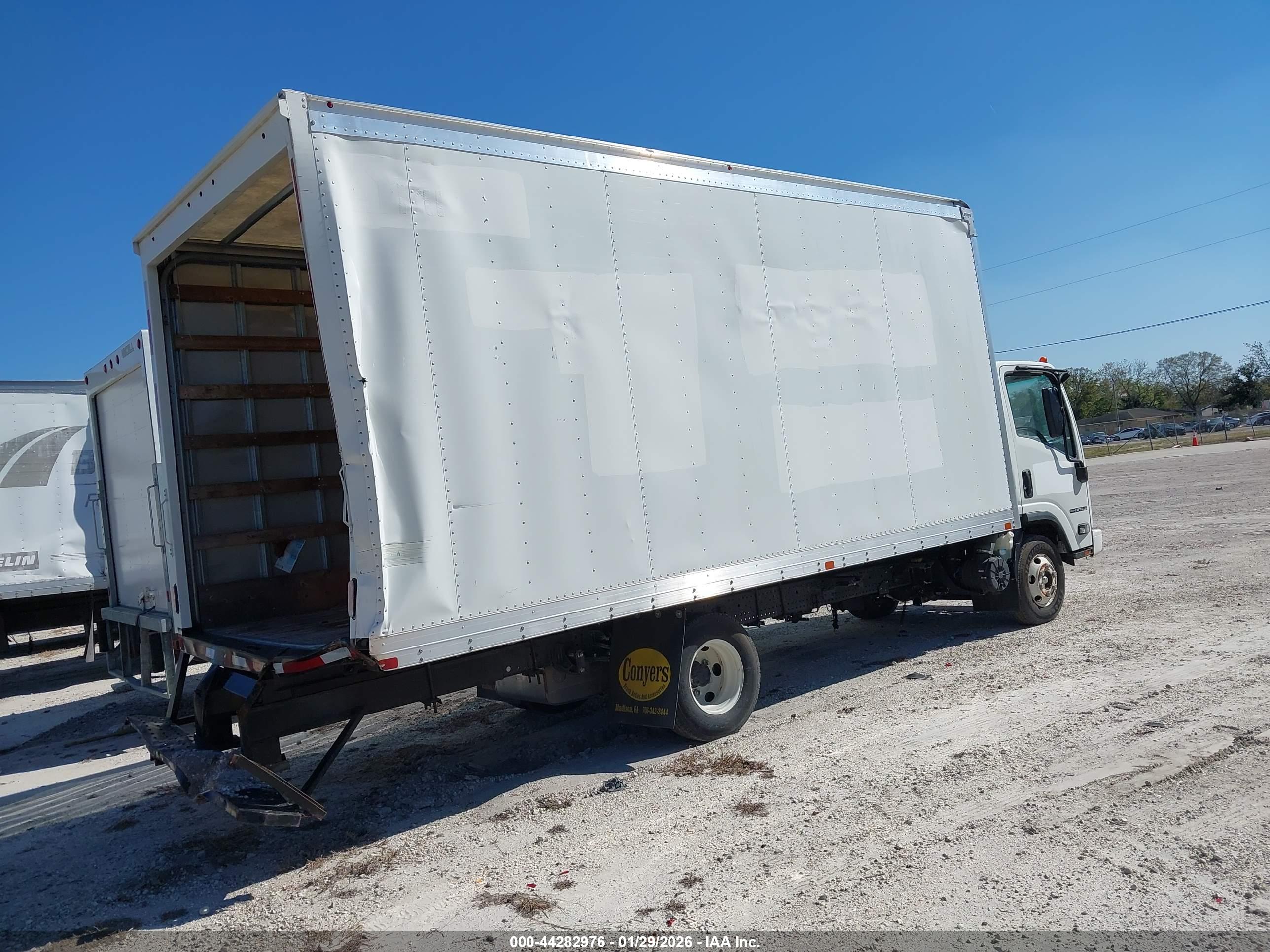 ISUZU NPR image 4