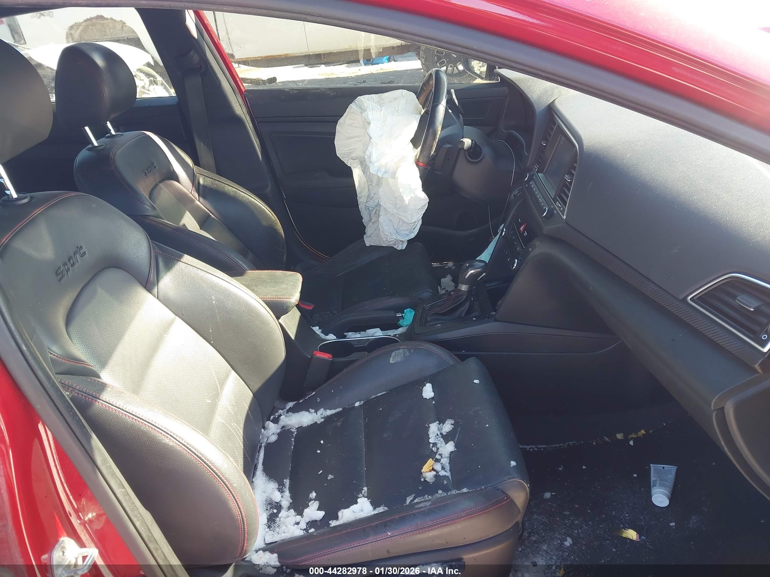 HYUNDAI ELANTRA image 5