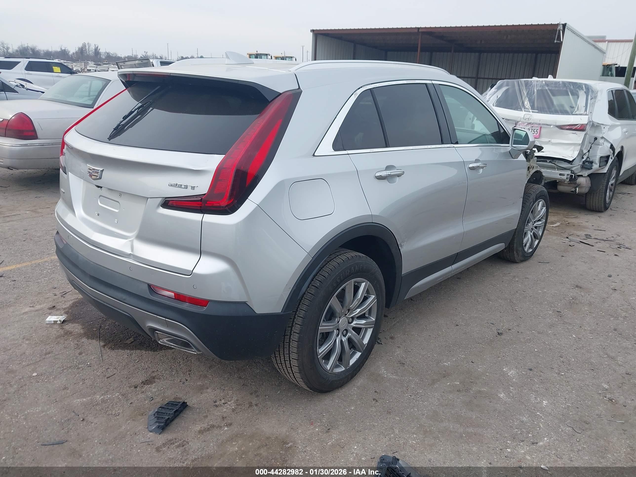 CADILLAC XT4 image 4