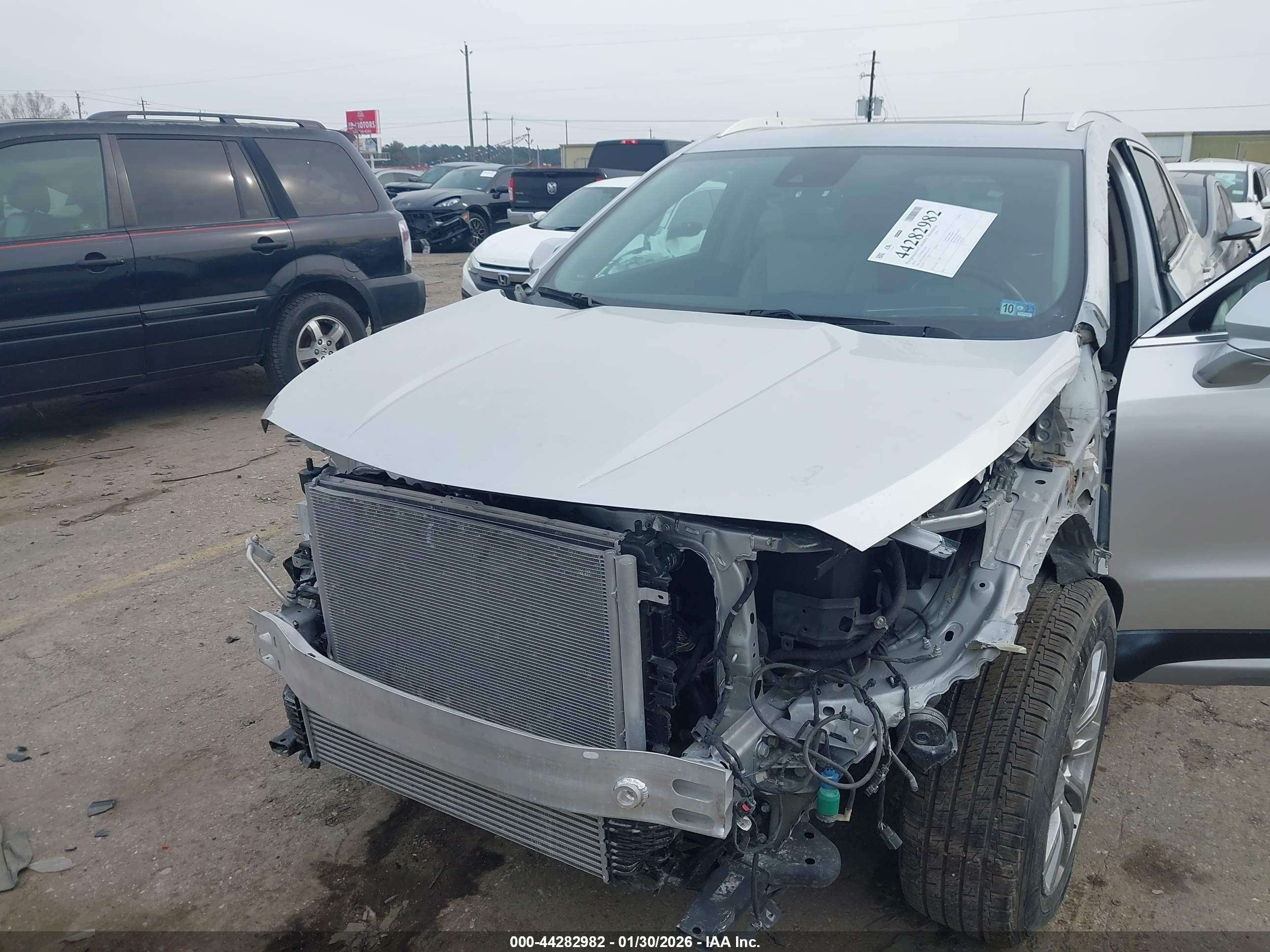 CADILLAC XT4 image 6