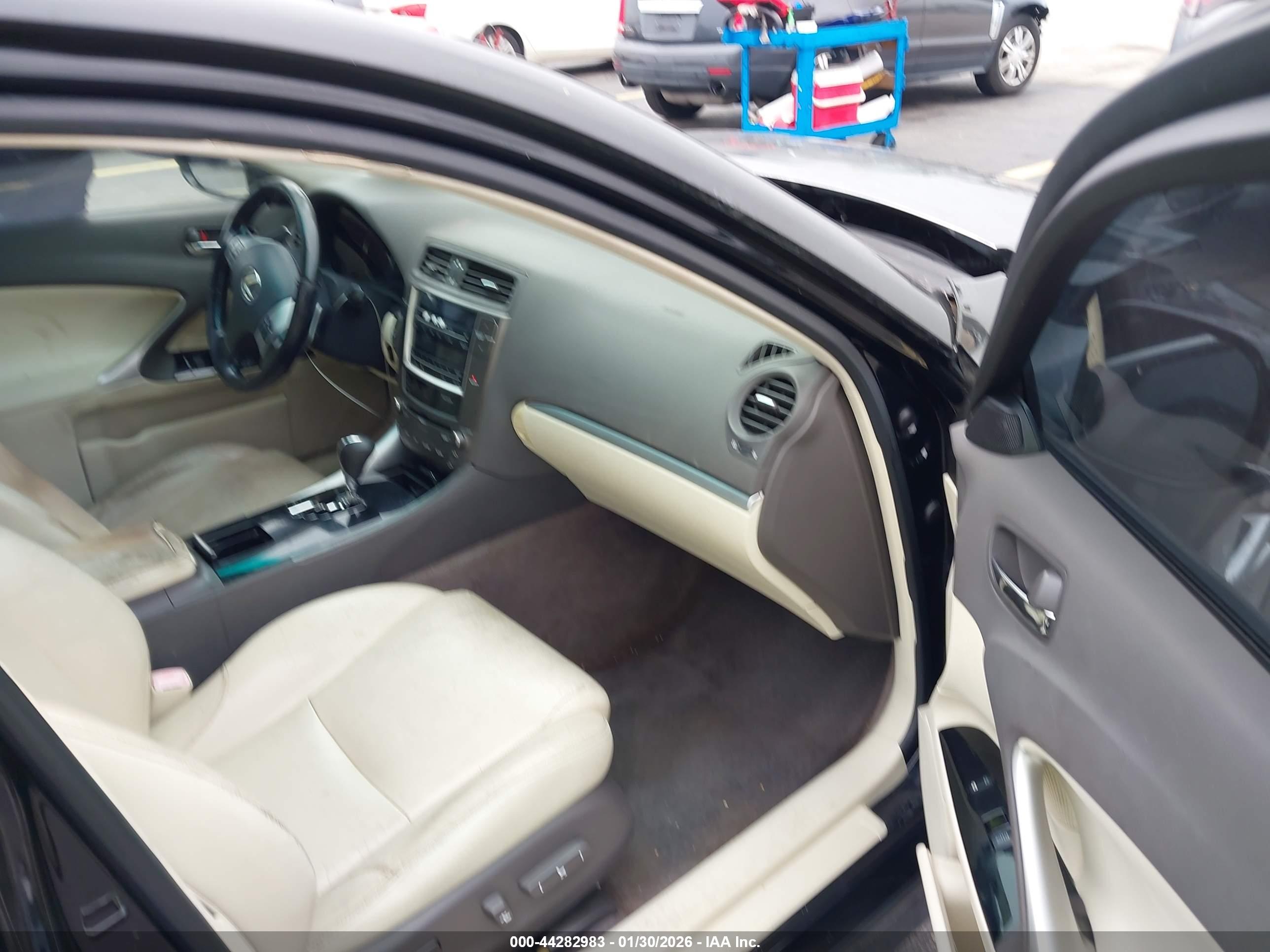 LEXUS IS image 5