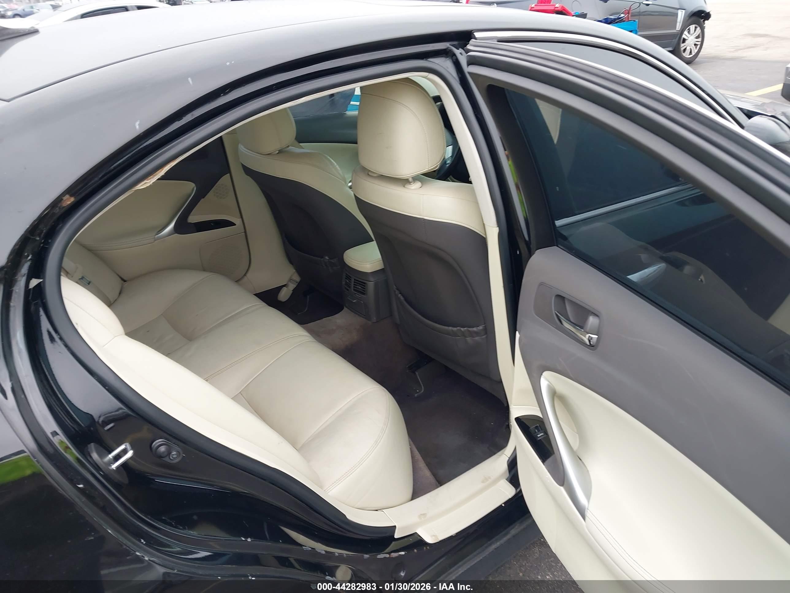LEXUS IS image 8