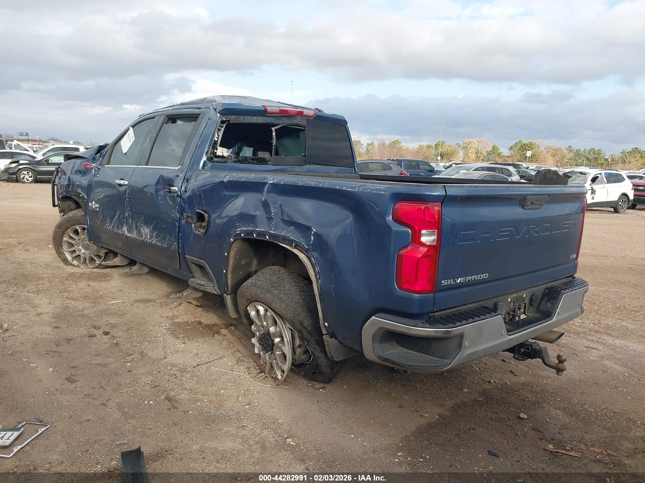 CHEVROLET SILVERADO image 3