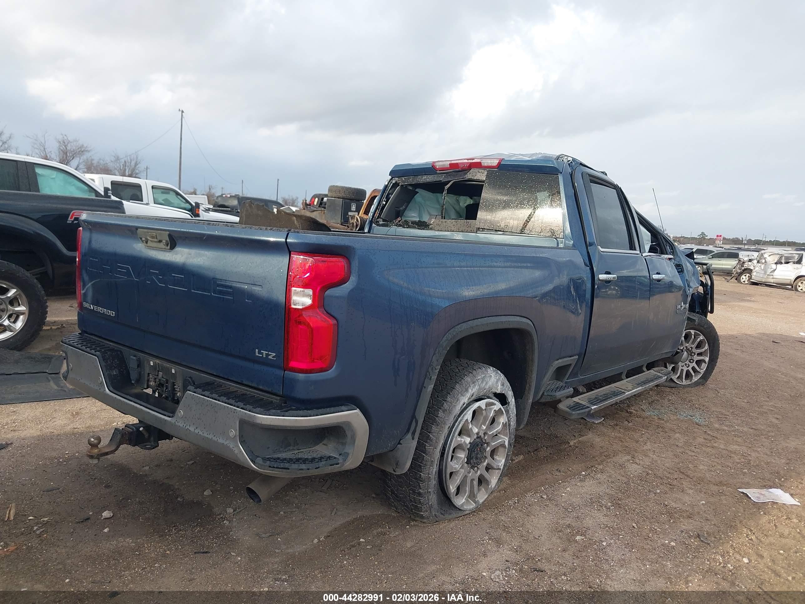 CHEVROLET SILVERADO image 4