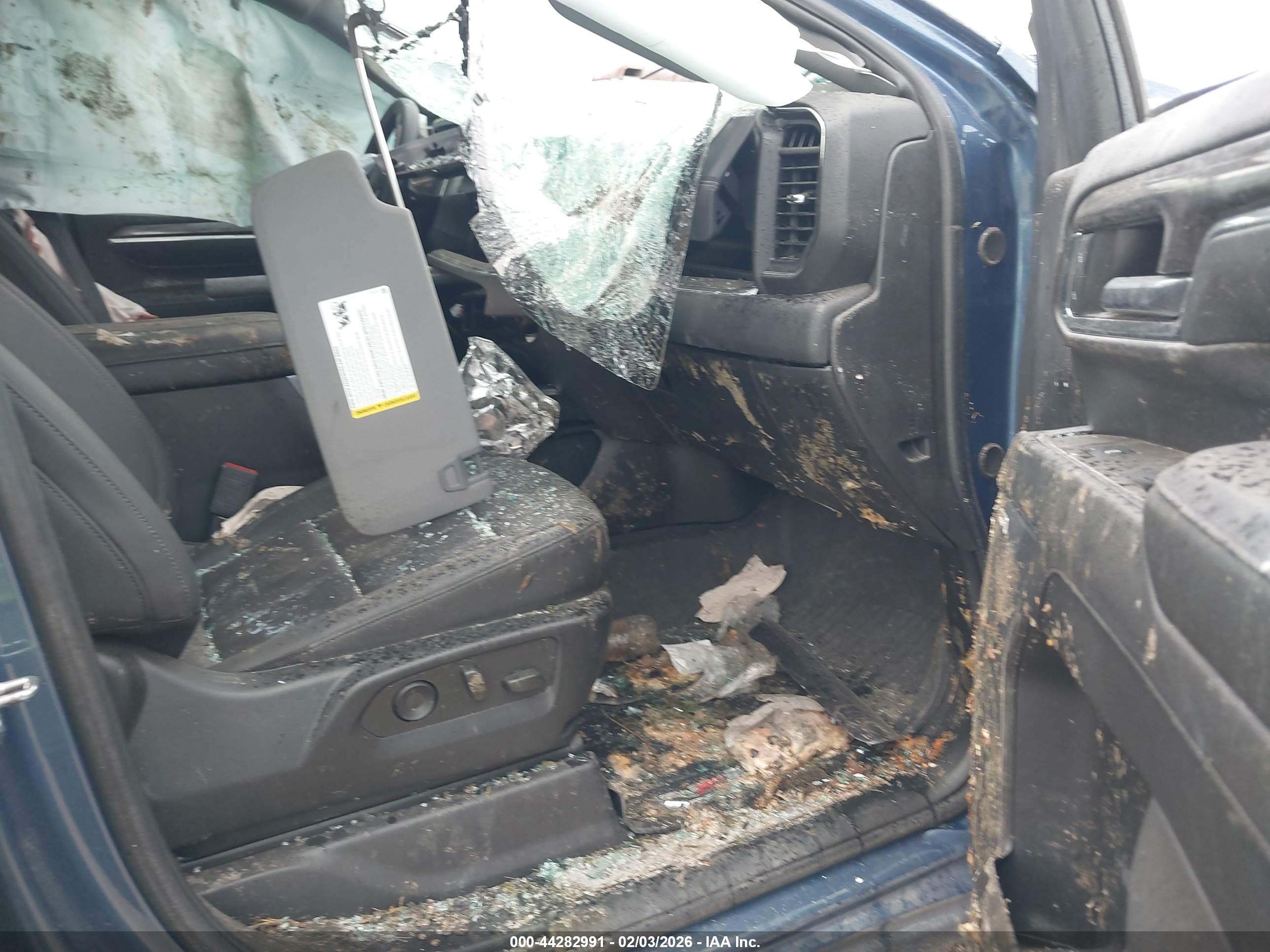 CHEVROLET SILVERADO image 5