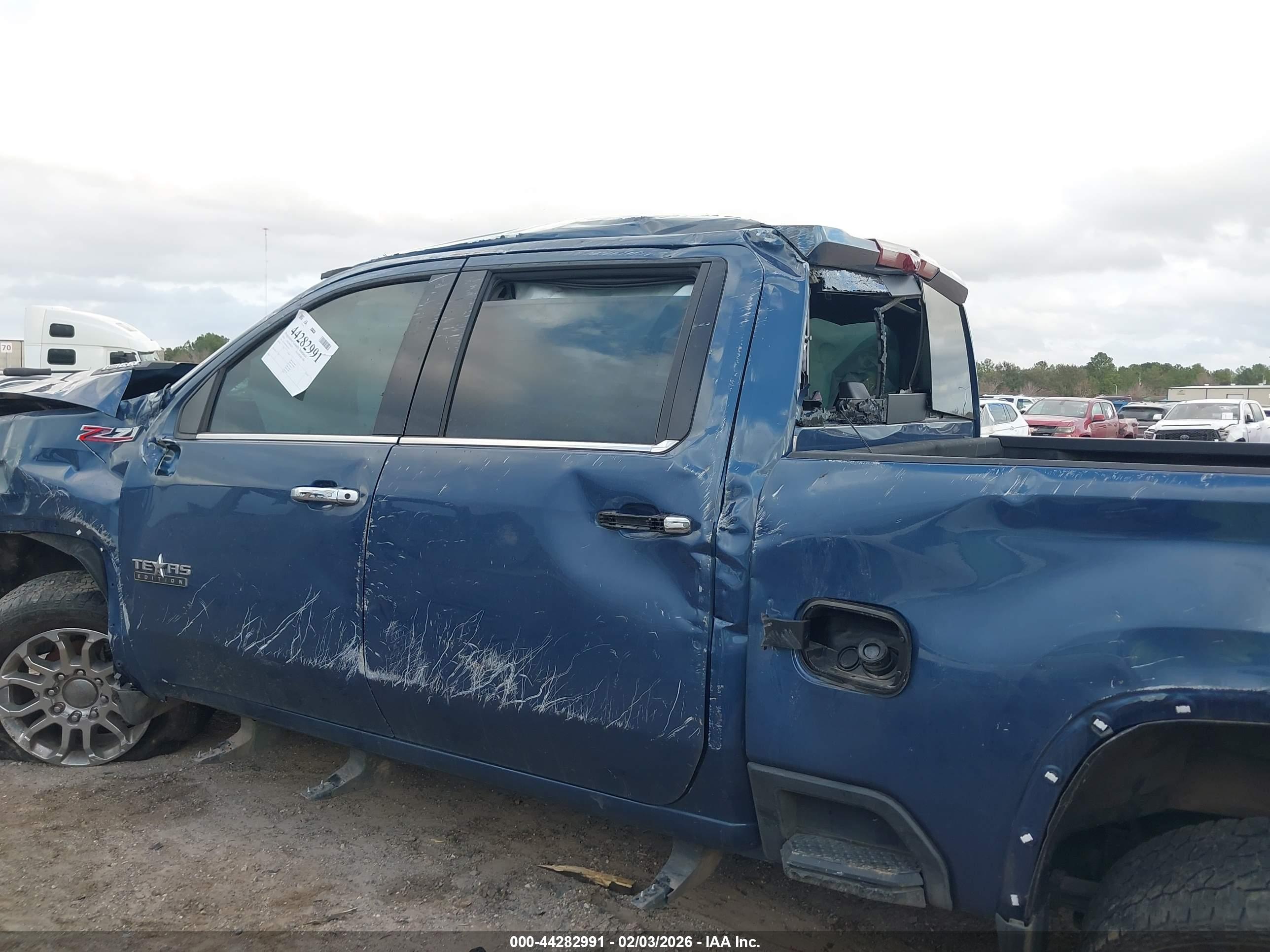 CHEVROLET SILVERADO image 6