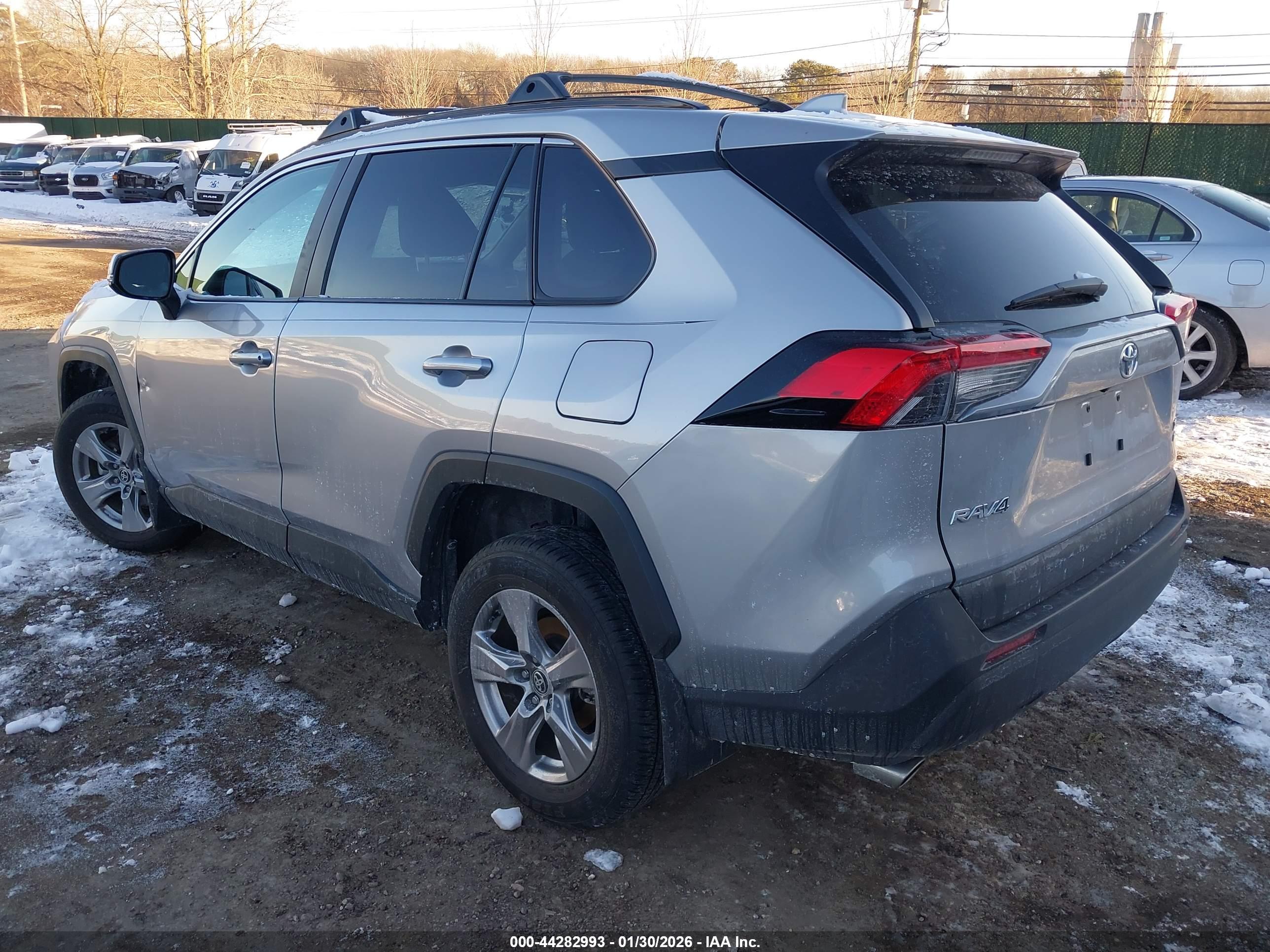 TOYOTA RAV4 image 3
