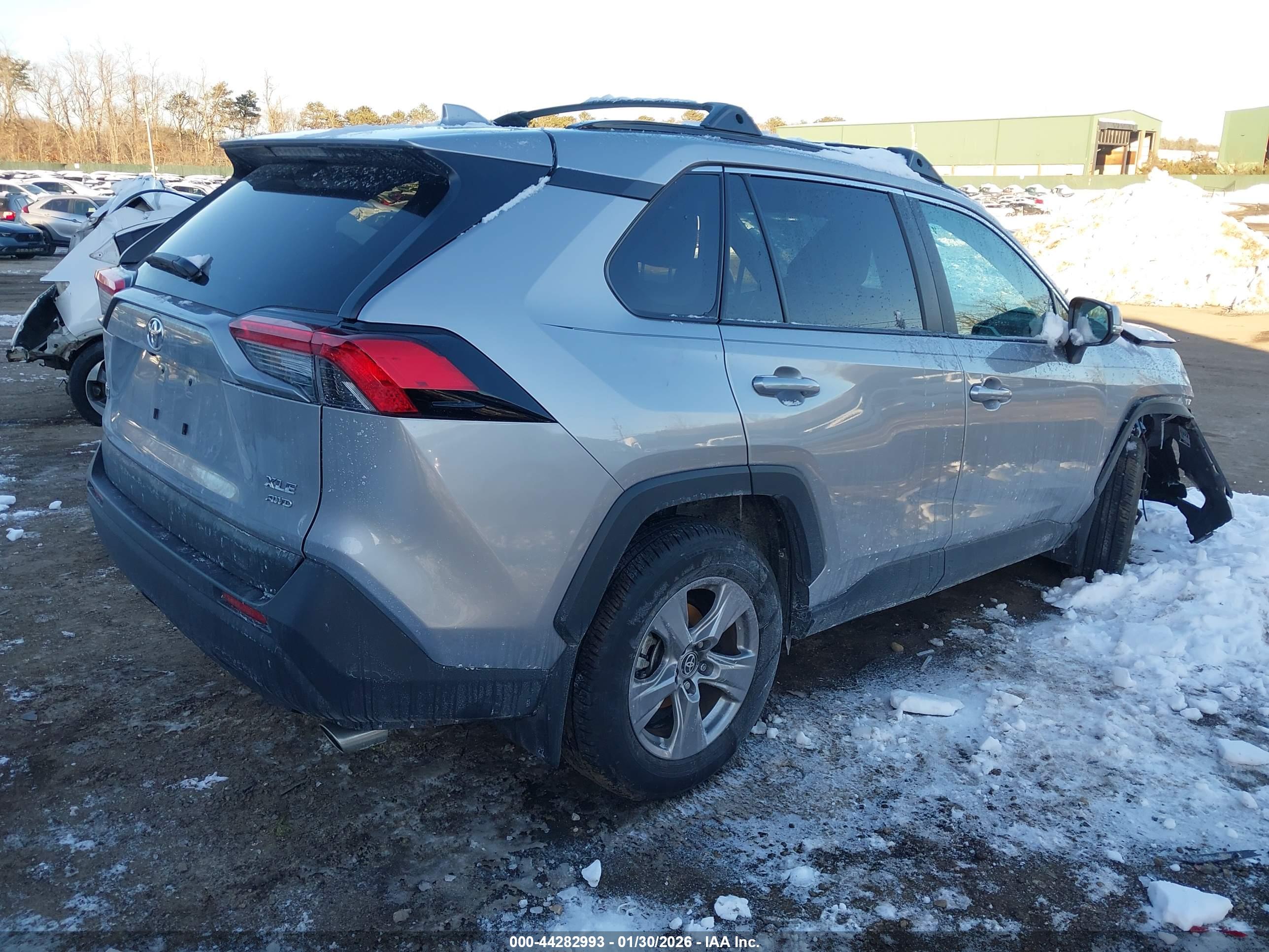TOYOTA RAV4 image 4