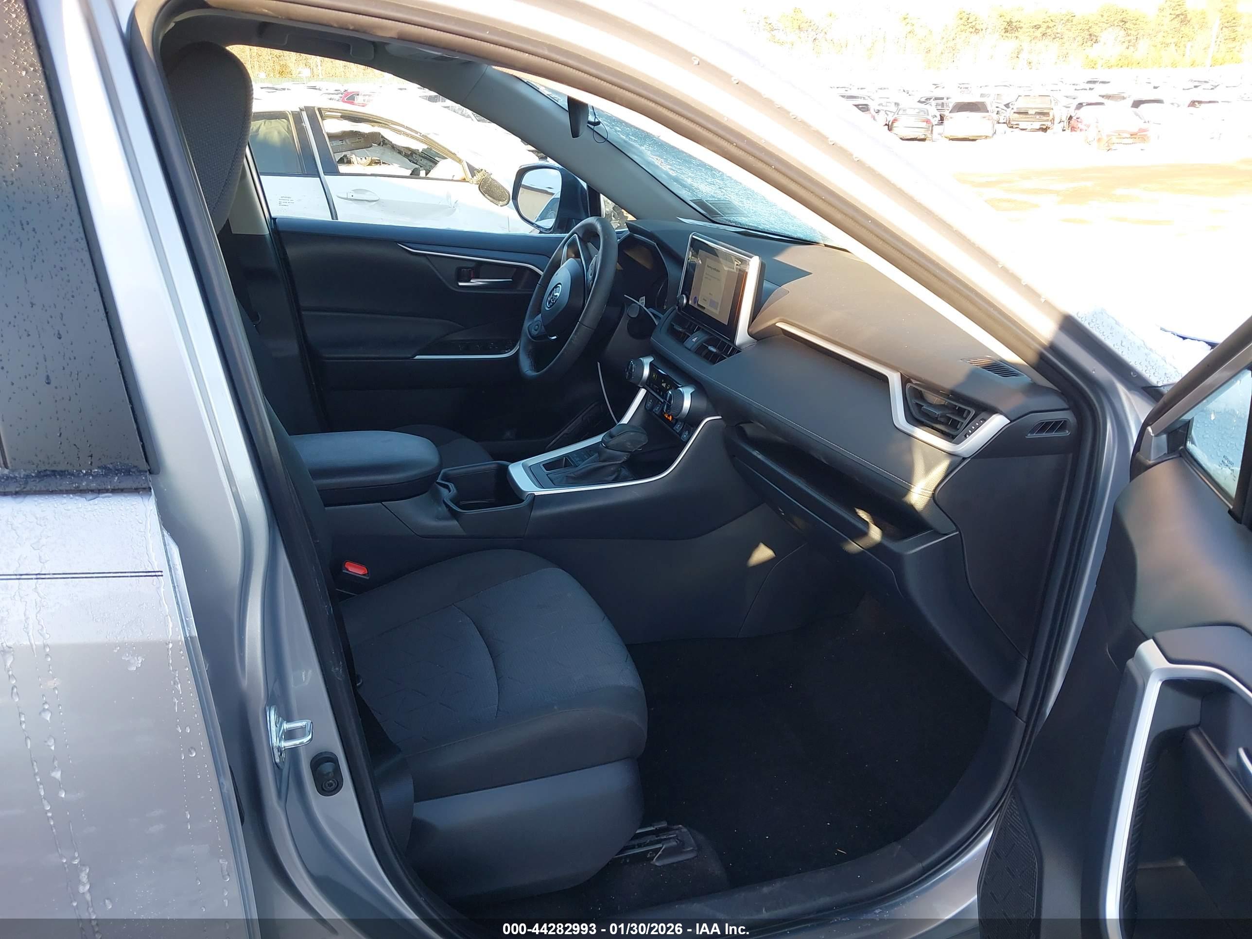 TOYOTA RAV4 image 5