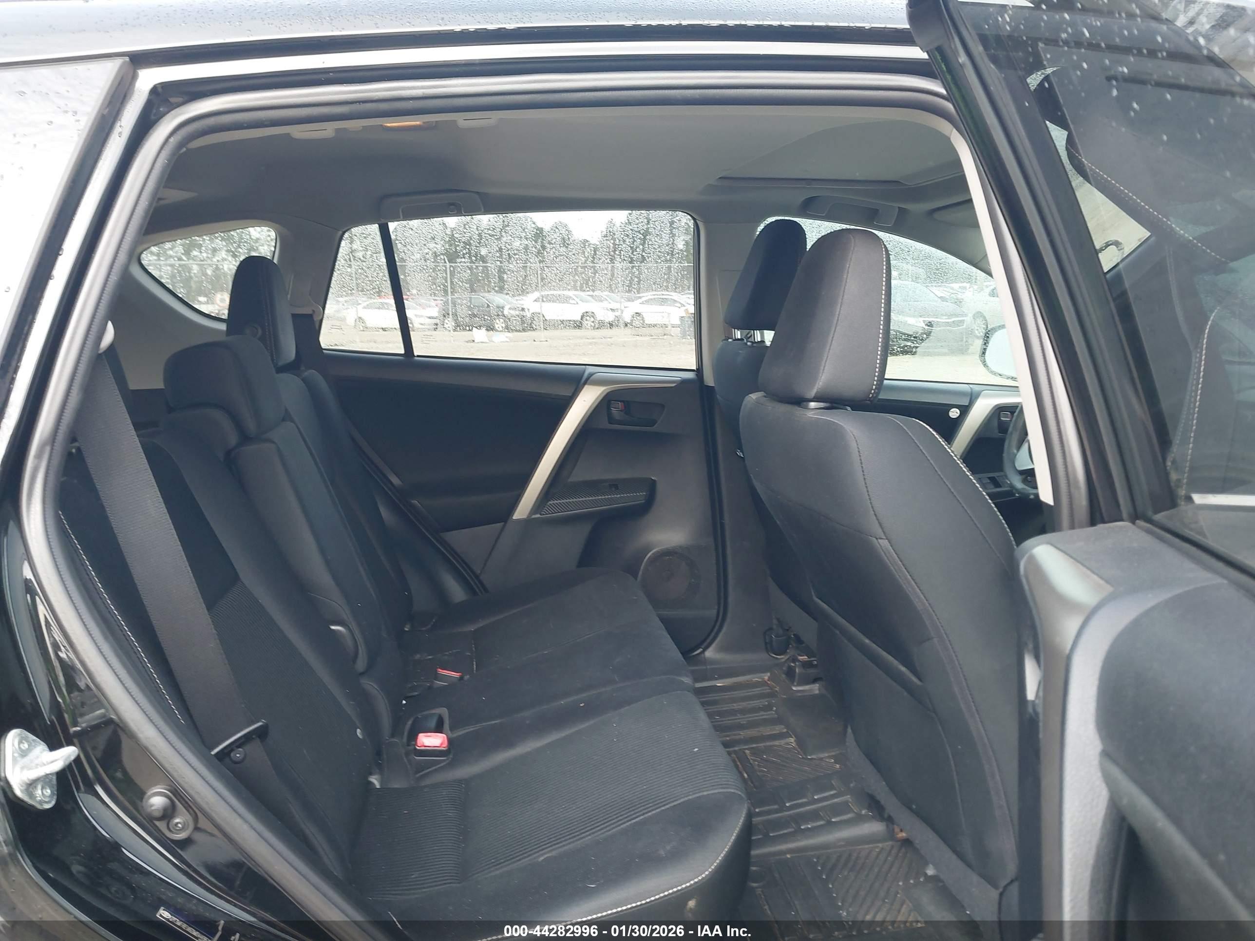 TOYOTA RAV4 image 8