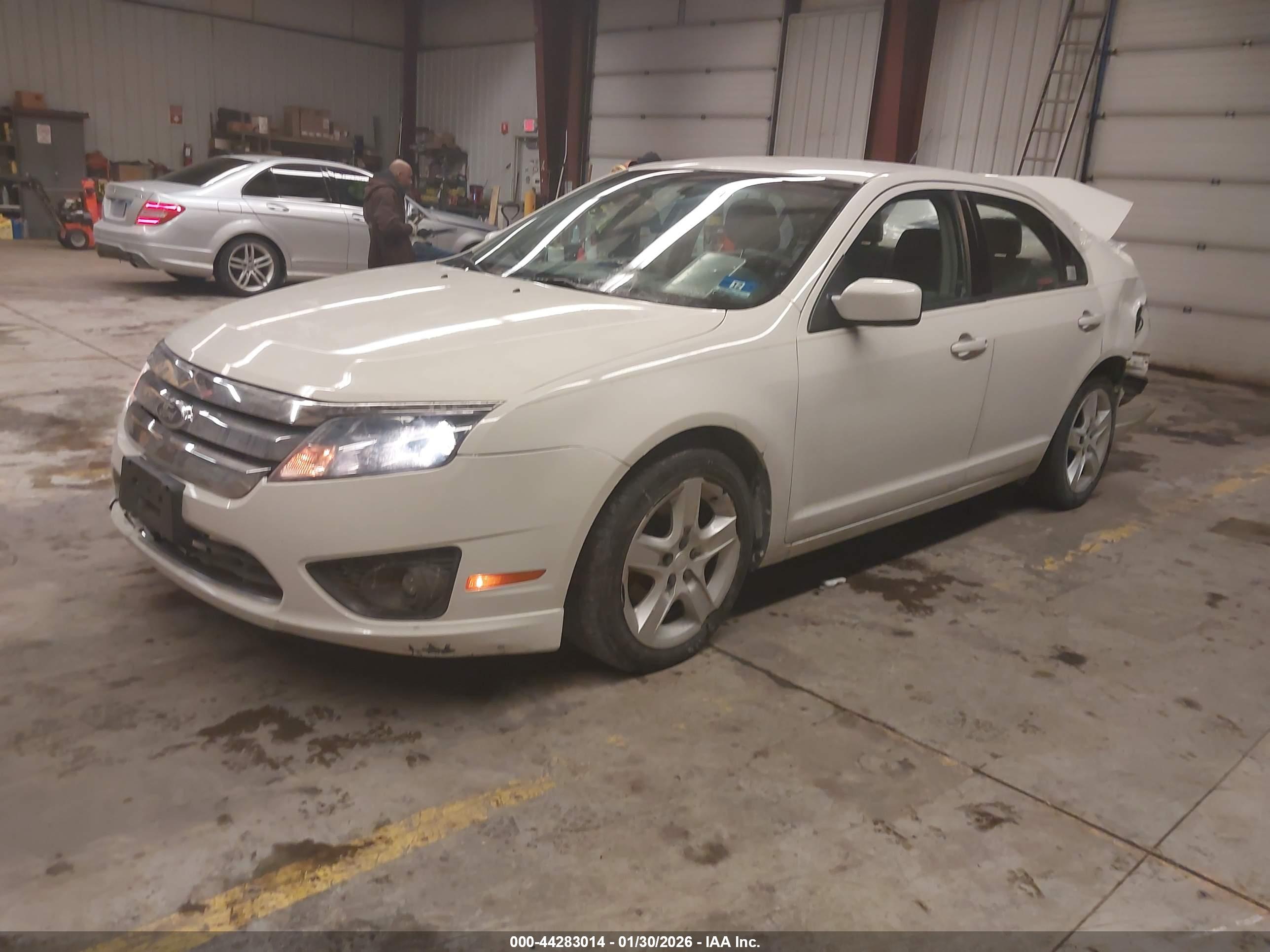 FORD FUSION image 2