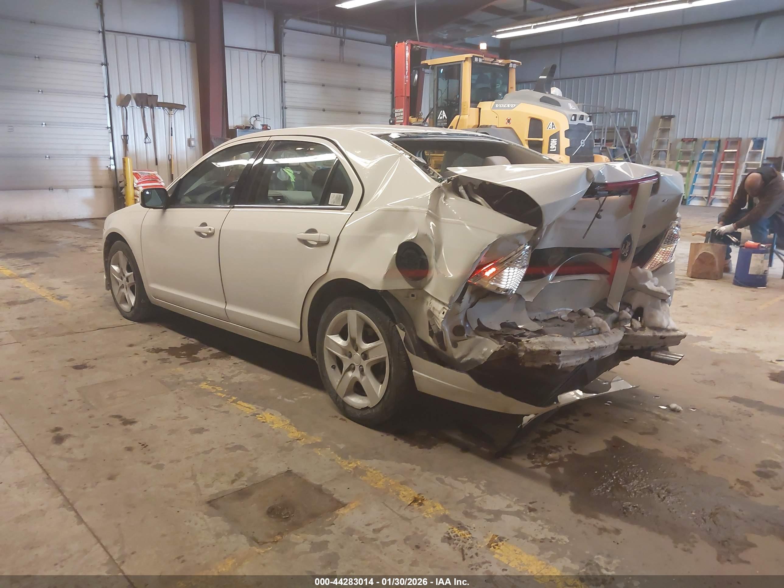 FORD FUSION image 3