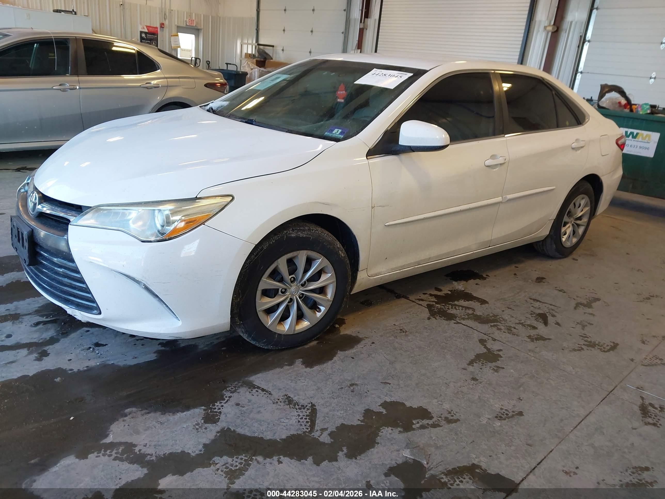TOYOTA CAMRY image 2