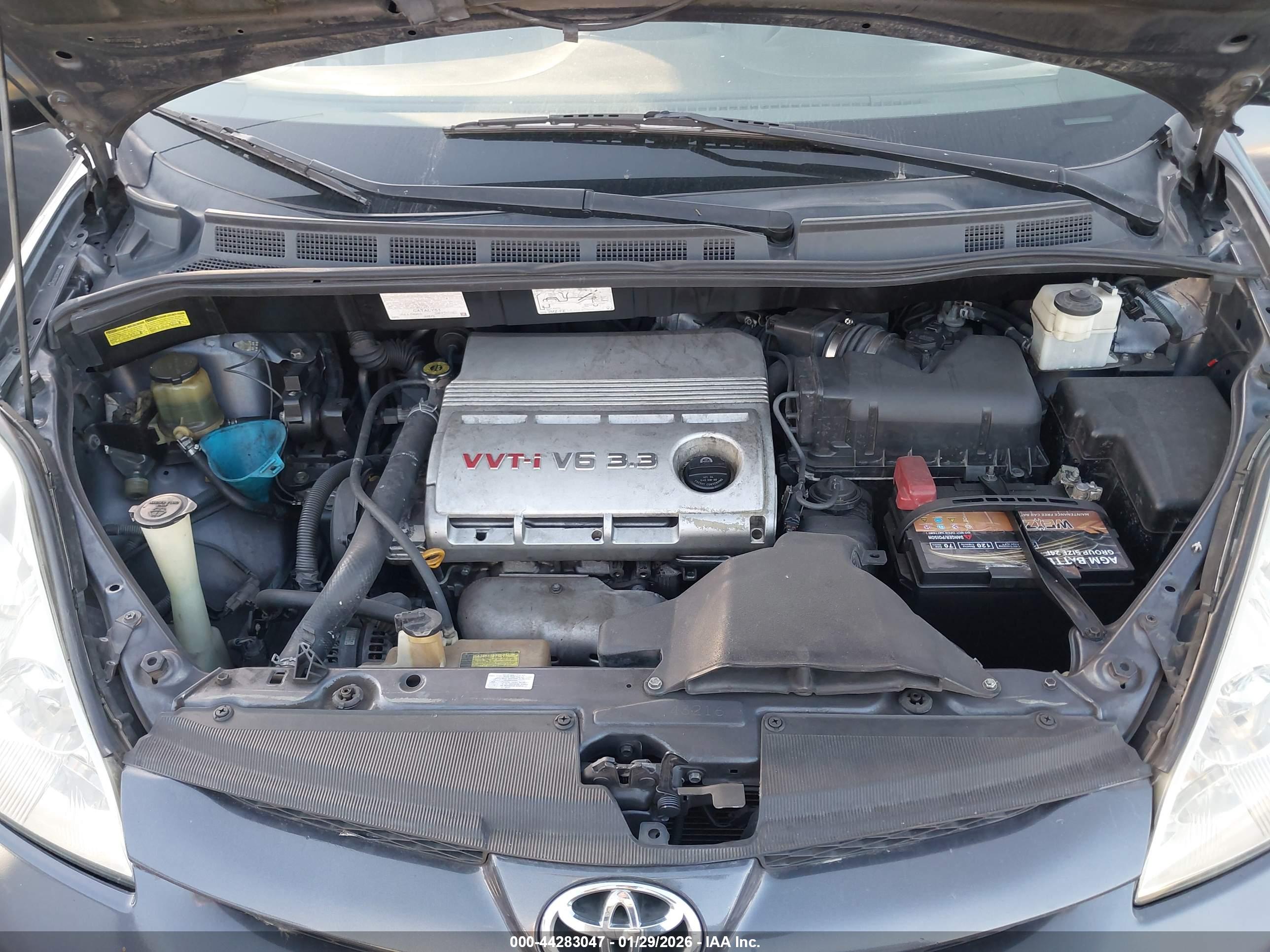 TOYOTA SIENNA image 10
