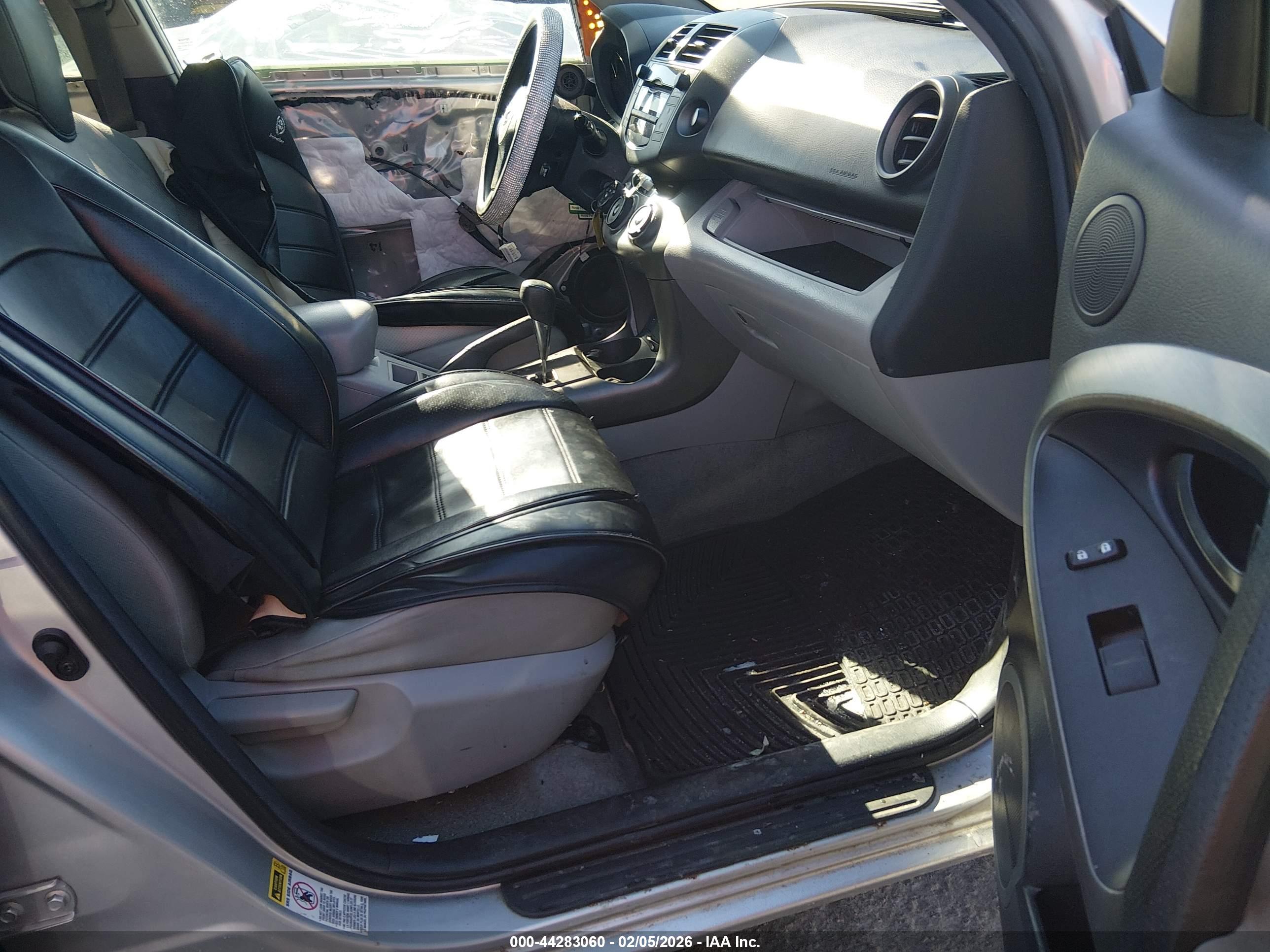 TOYOTA RAV4 image 5