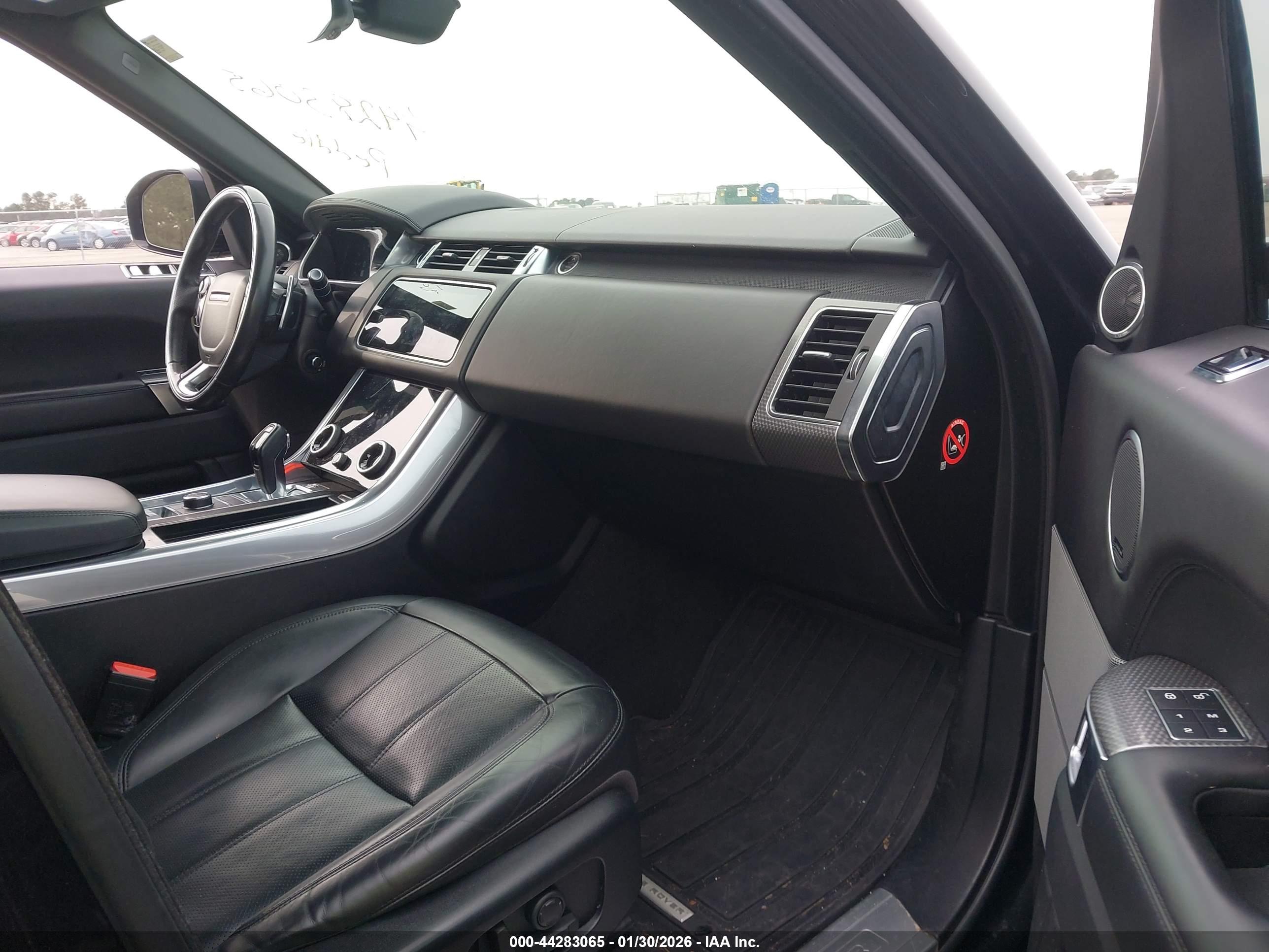 LAND ROVER image 5