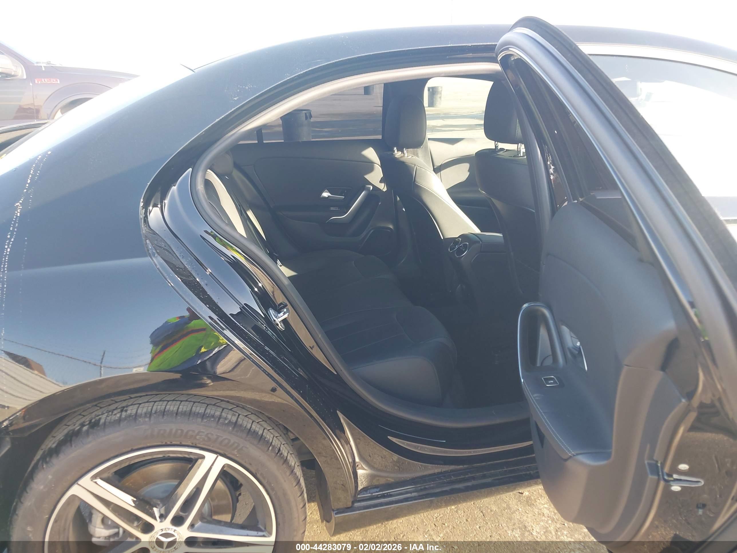 MERCEDES-BENZ A image 8