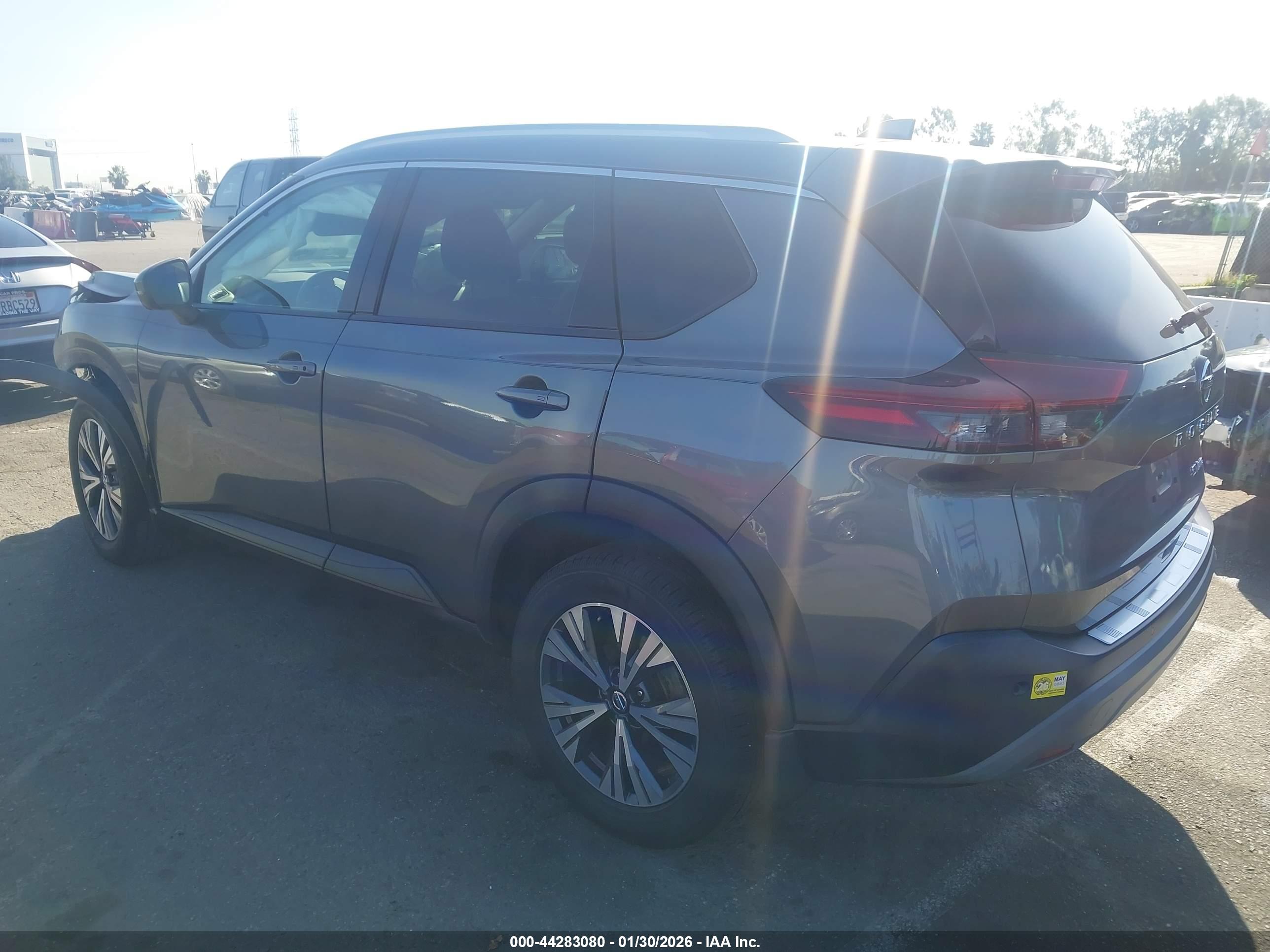 NISSAN ROGUE image 3