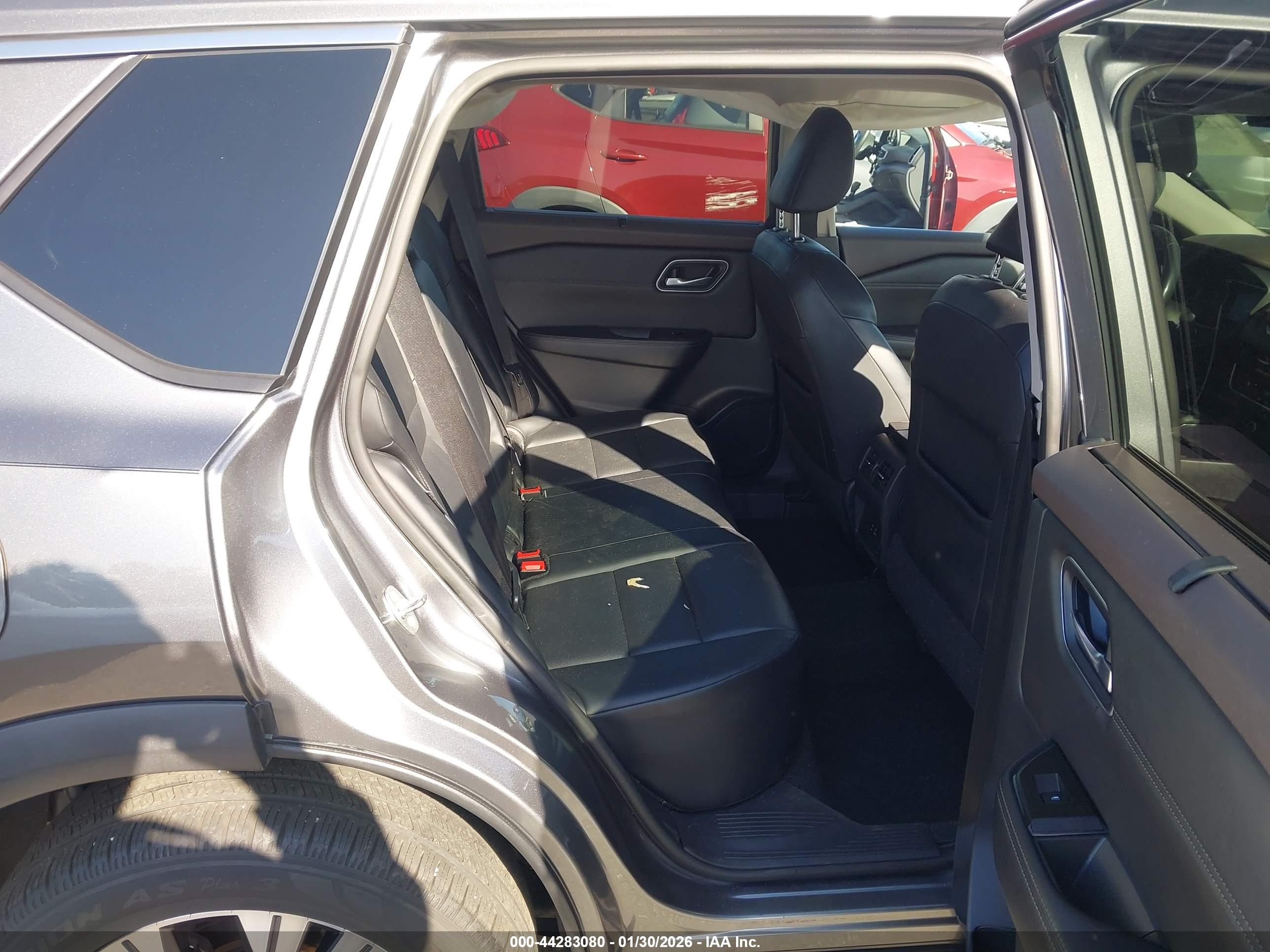 NISSAN ROGUE image 8