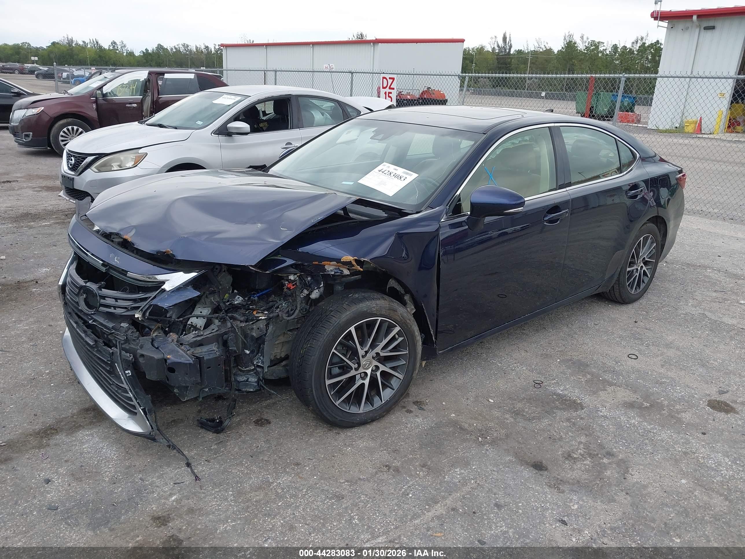LEXUS ES image 2