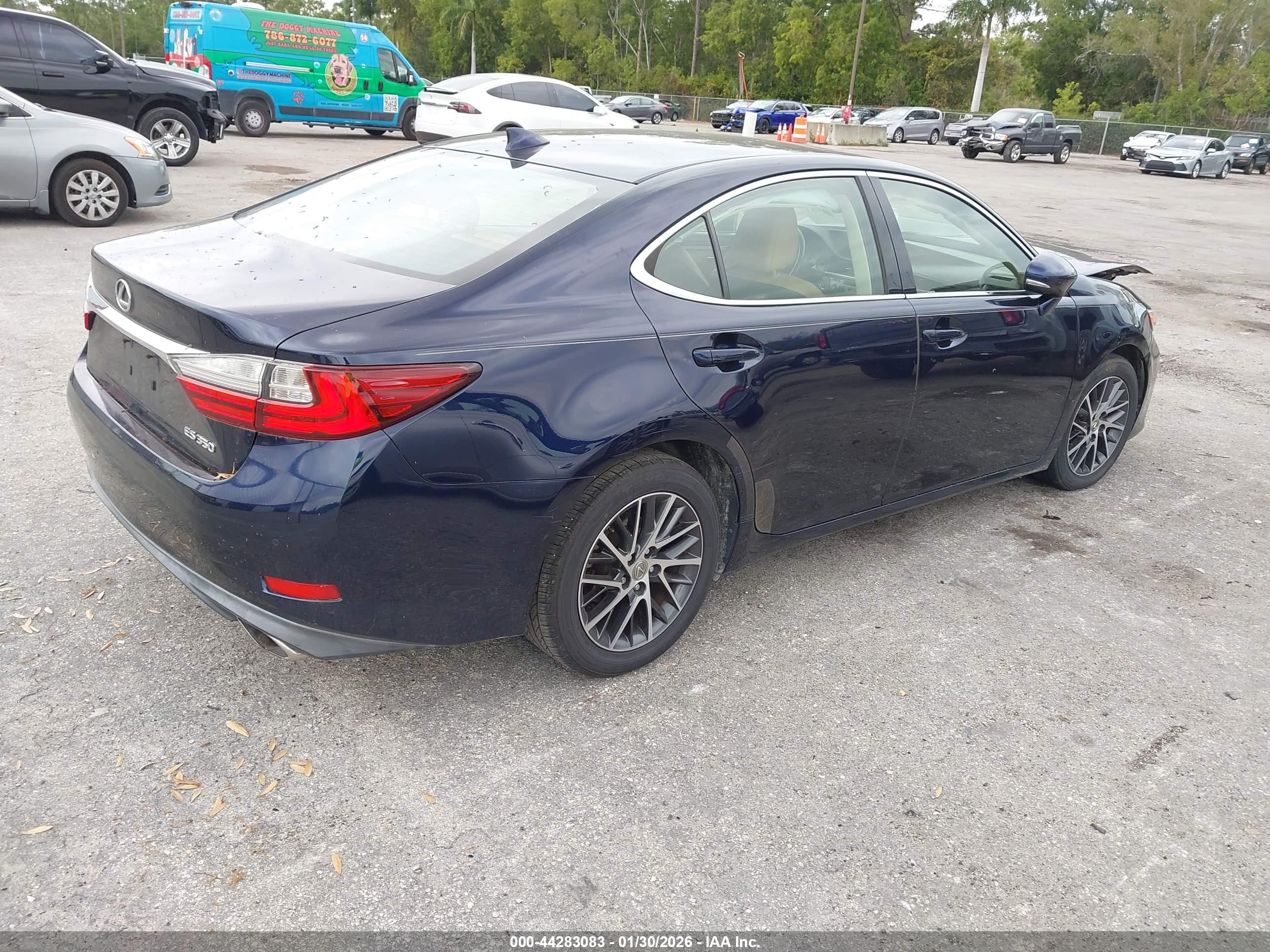 LEXUS ES image 4